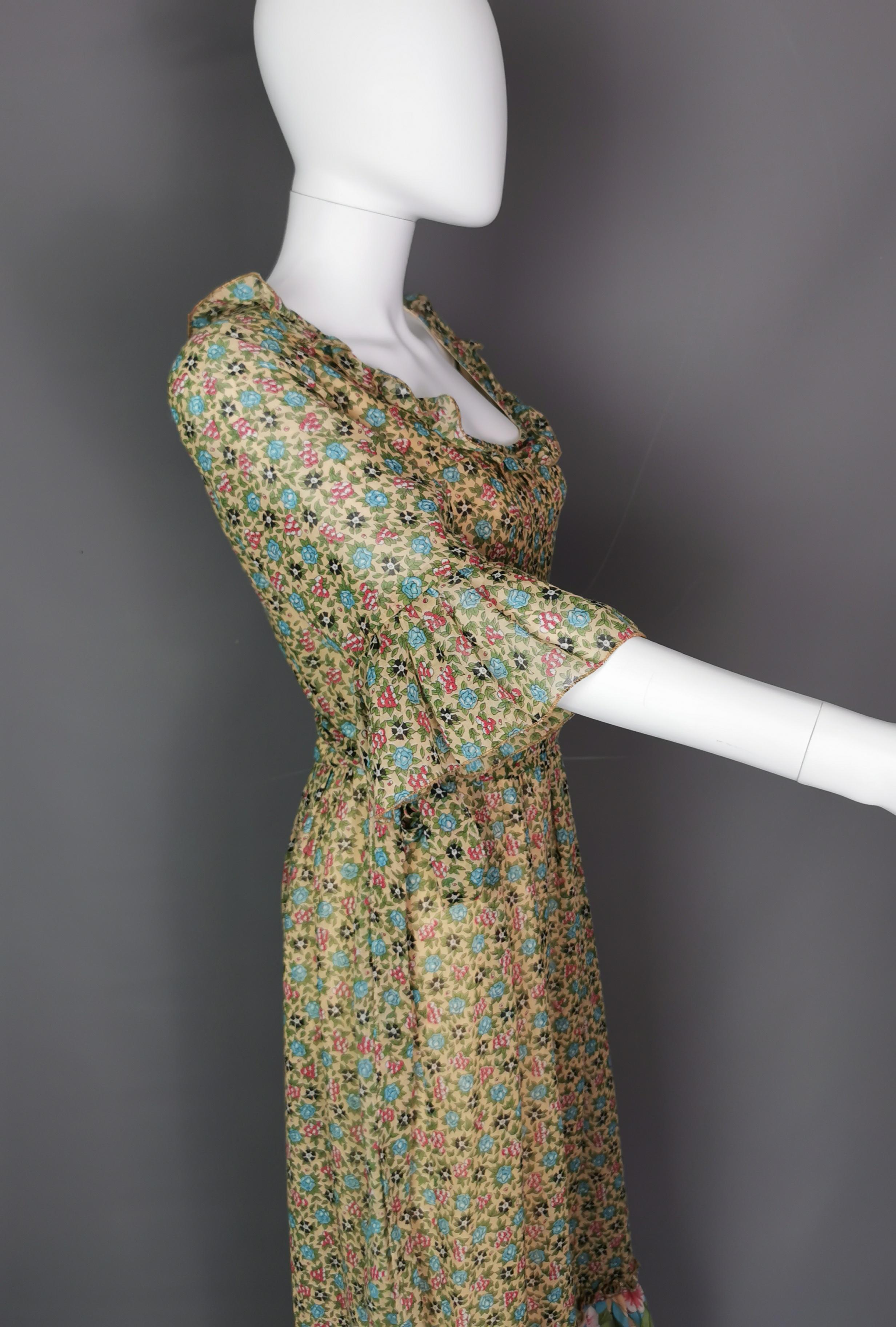 Vintage 1970s floral maxi dress, Boho, frill hem  In Good Condition For Sale In NEWARK, GB