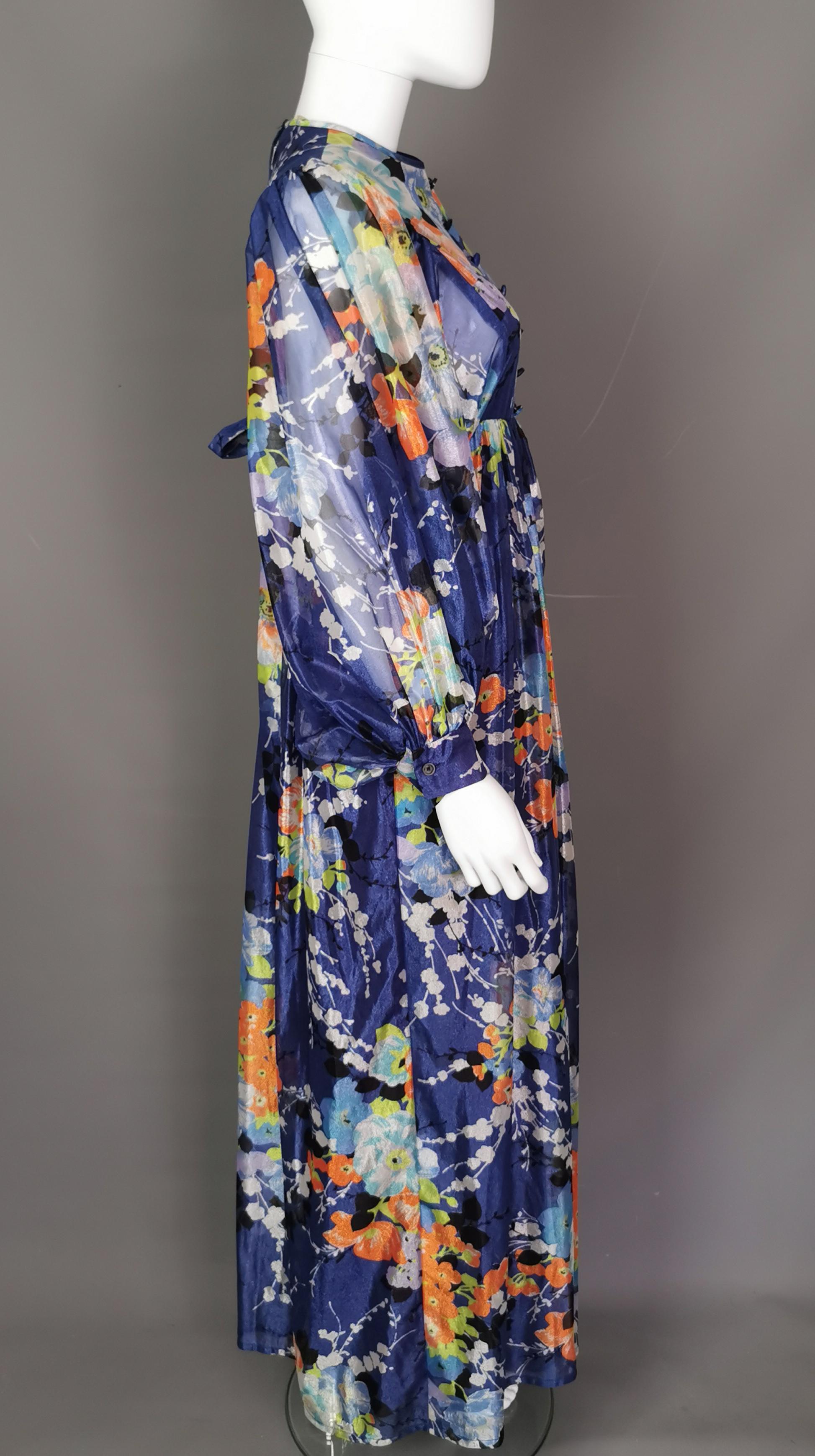 Women's Vintage 1970s floral maxi dress, Boho style  For Sale