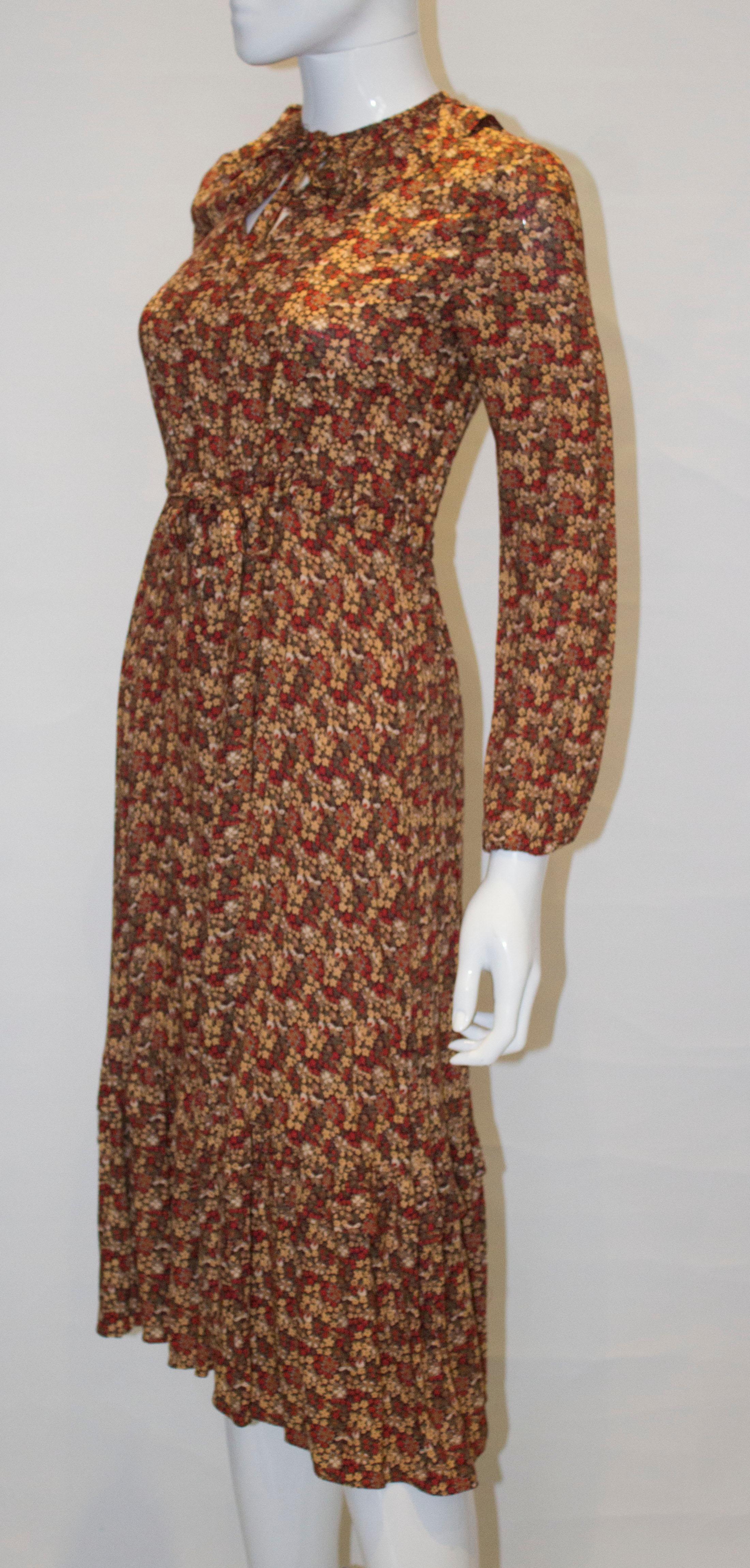 Vintage 1970s Floral Print Dress with Frill Collar In Good Condition For Sale In London, GB