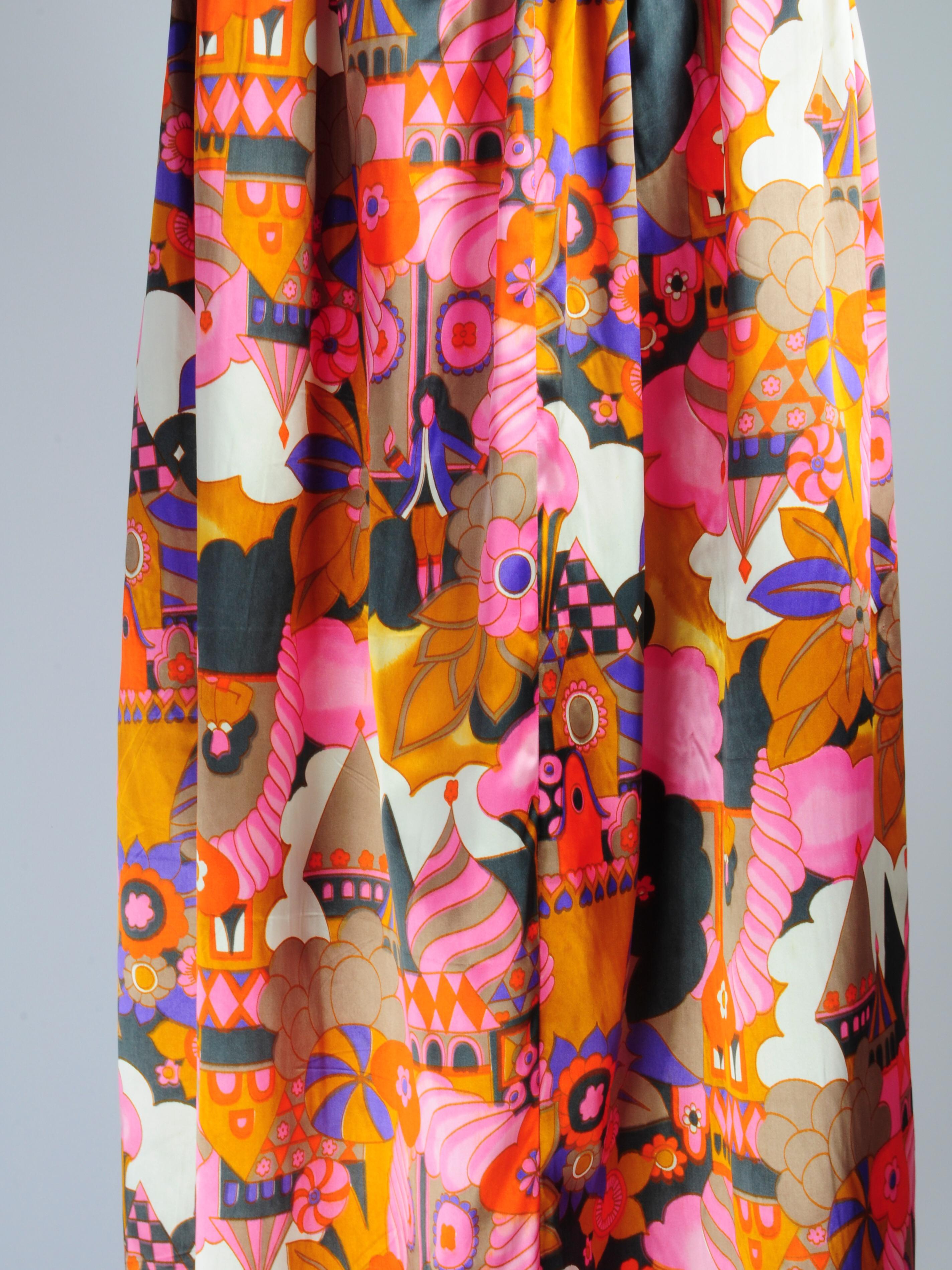Vintage 1970s flower power printed maxi skirt with flowers, hearts, little figurines and Moskow Red Square depiction. A truly unique print and piece, never seen a similar 1970s print like this.
The skirt is handmade by someone, the construction
