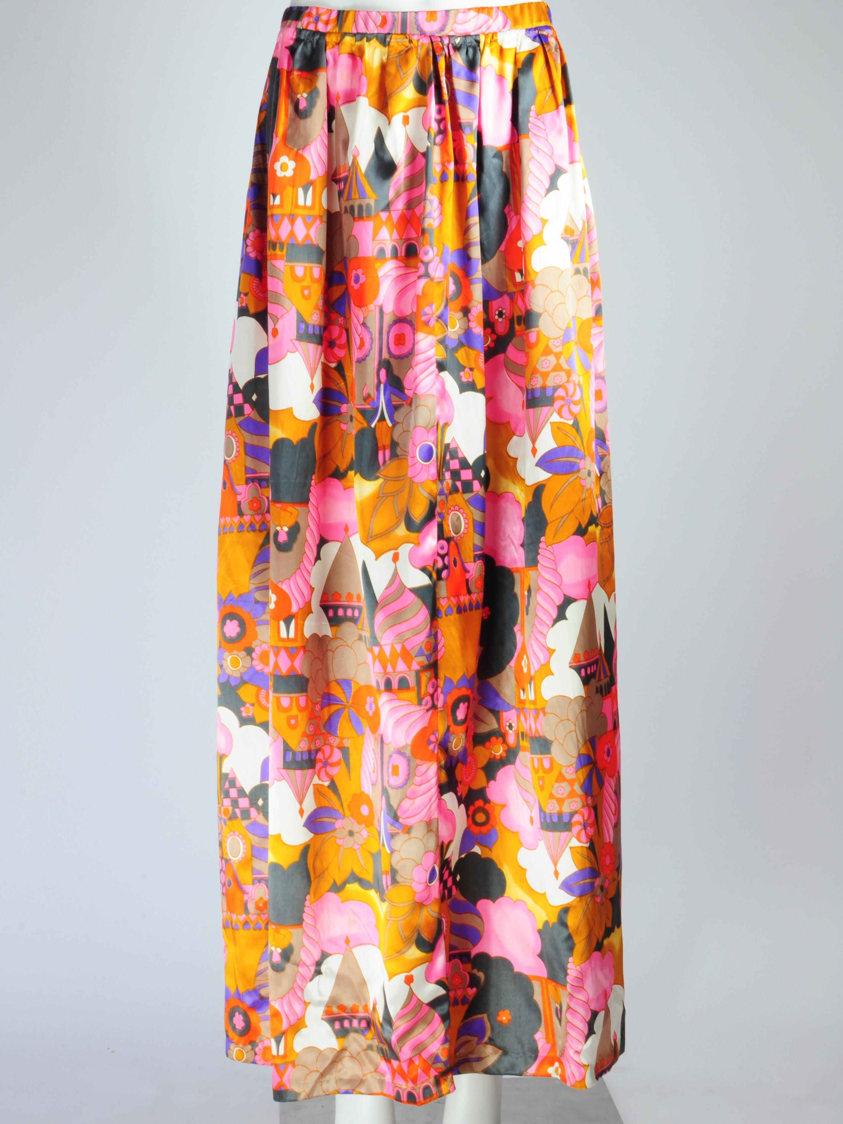 Vintage Maxi Skirt with Flower Power Moskow Print 1970s For Sale 2