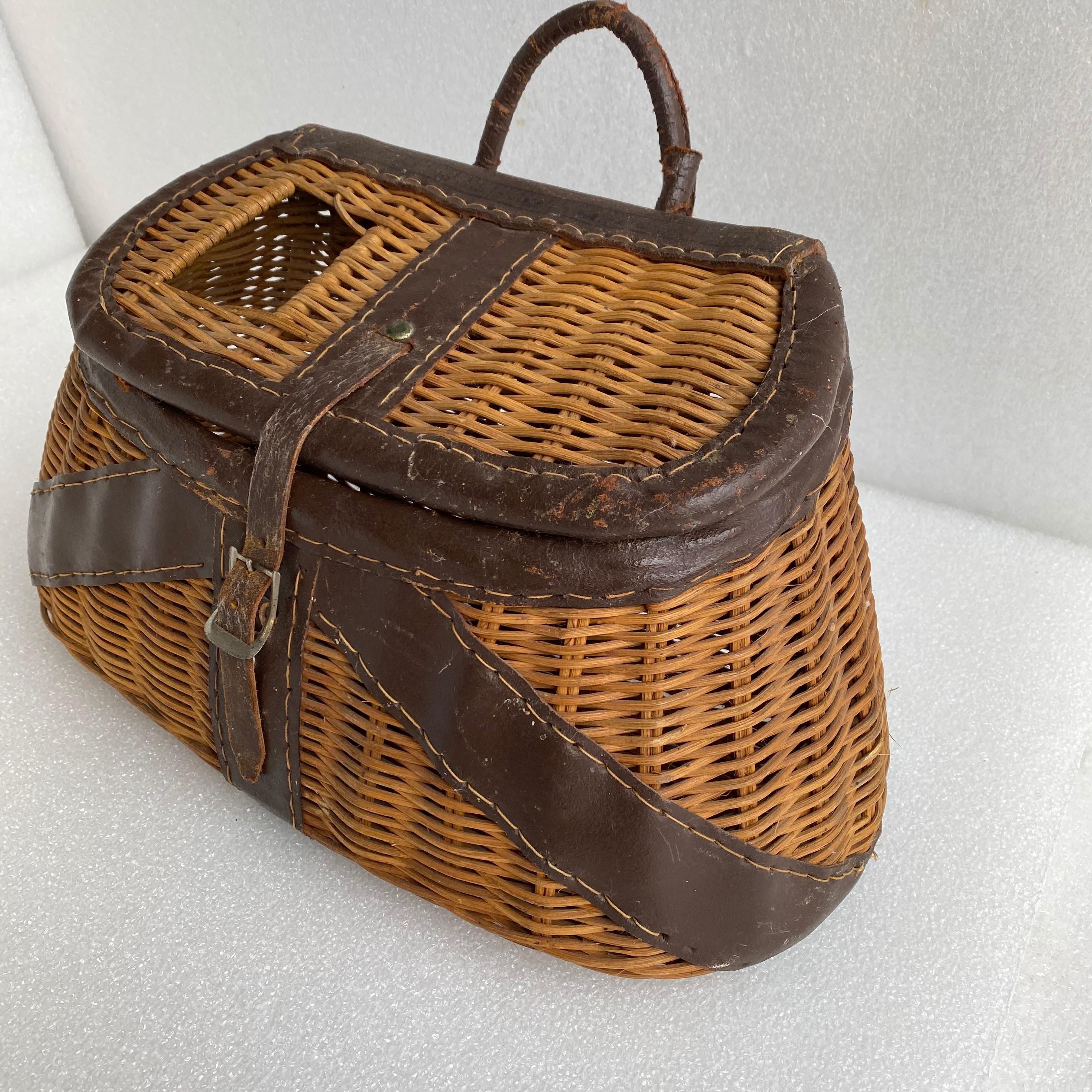 Vintage 1970s fly fishers supply basket.