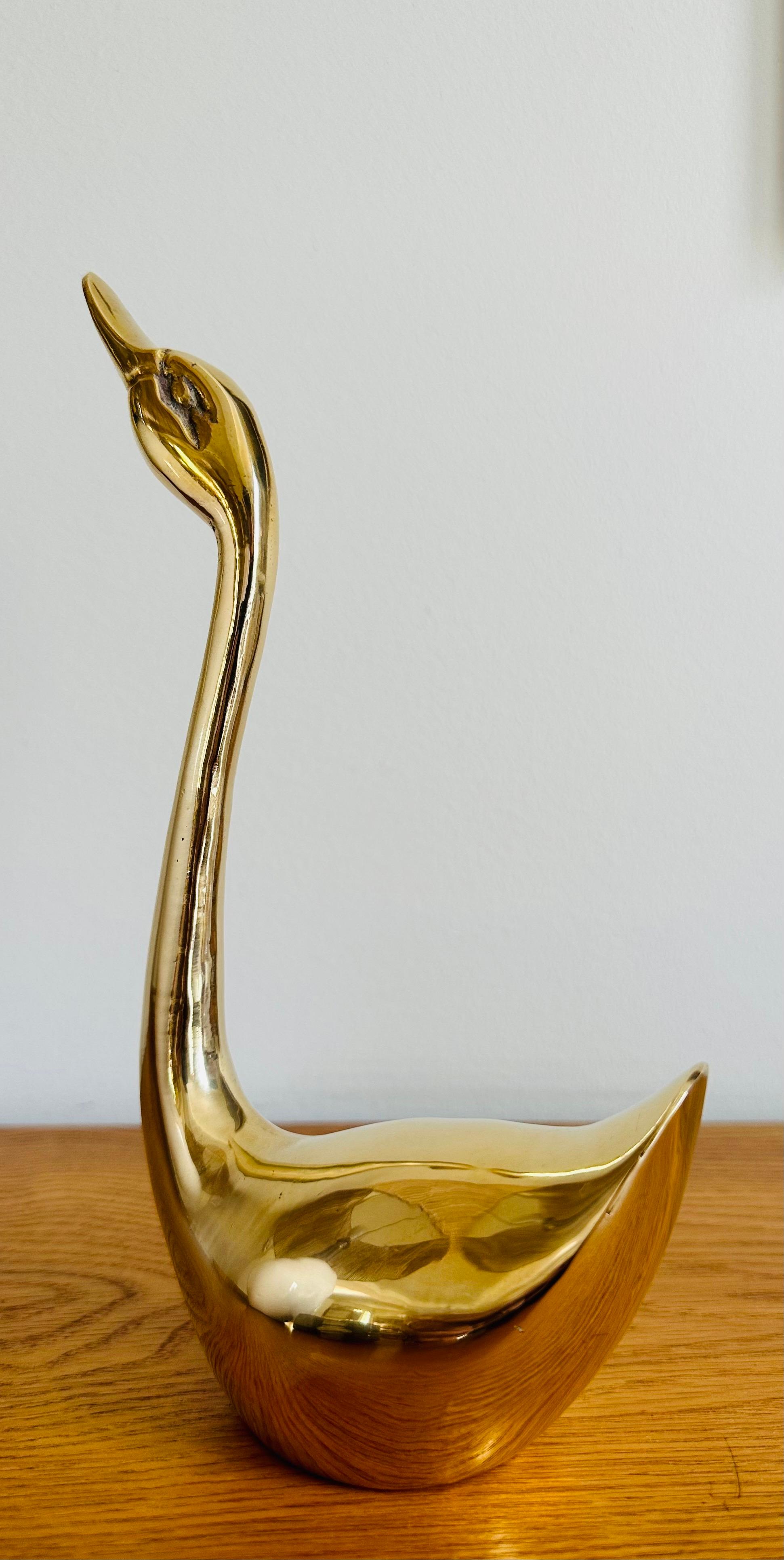 Vintage 1970s French Polished Brass Elegant Decorative Swan Paperweight 5