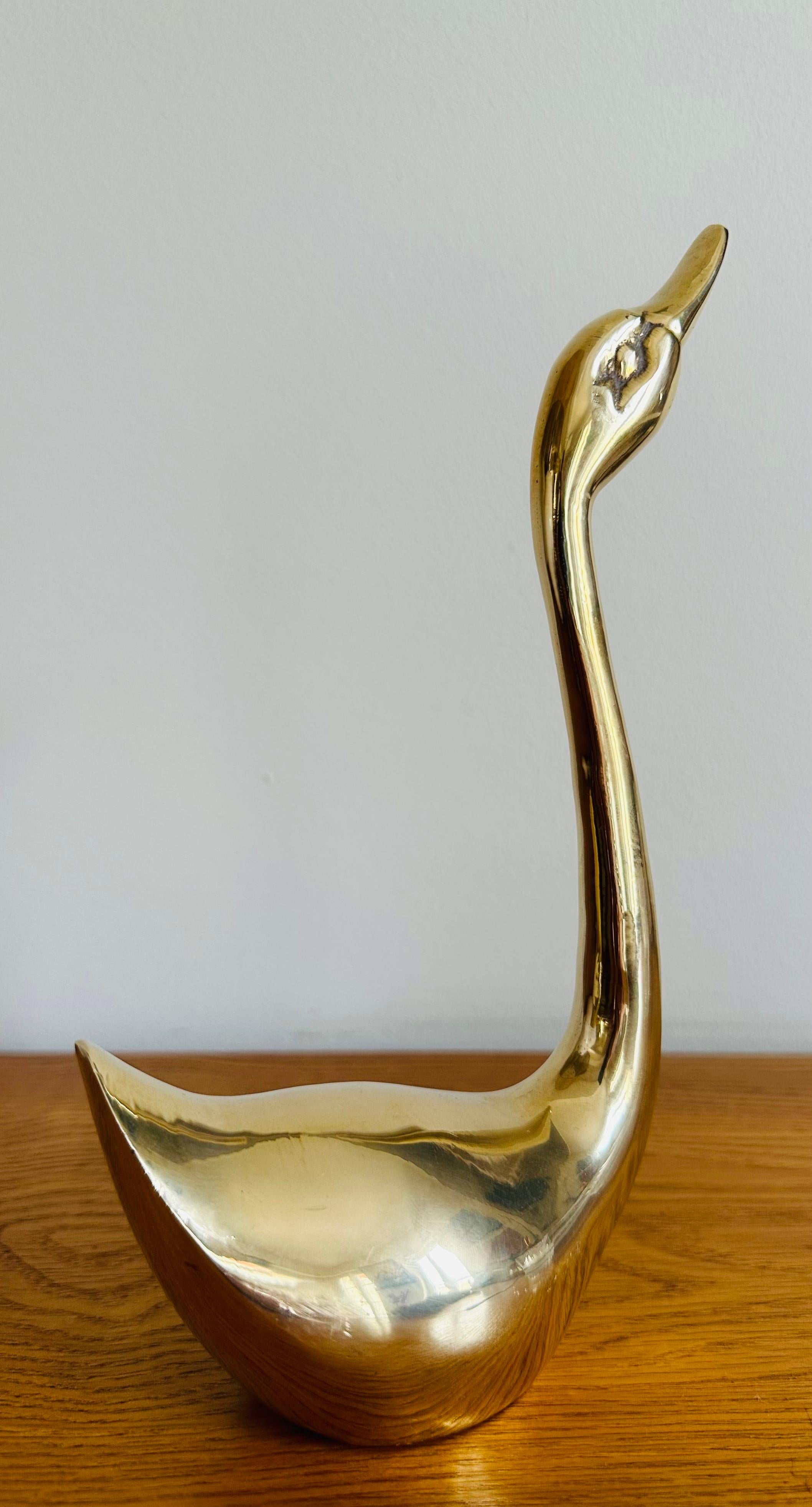 Vintage 1970s French Polished Brass Elegant Decorative Swan Paperweight 3