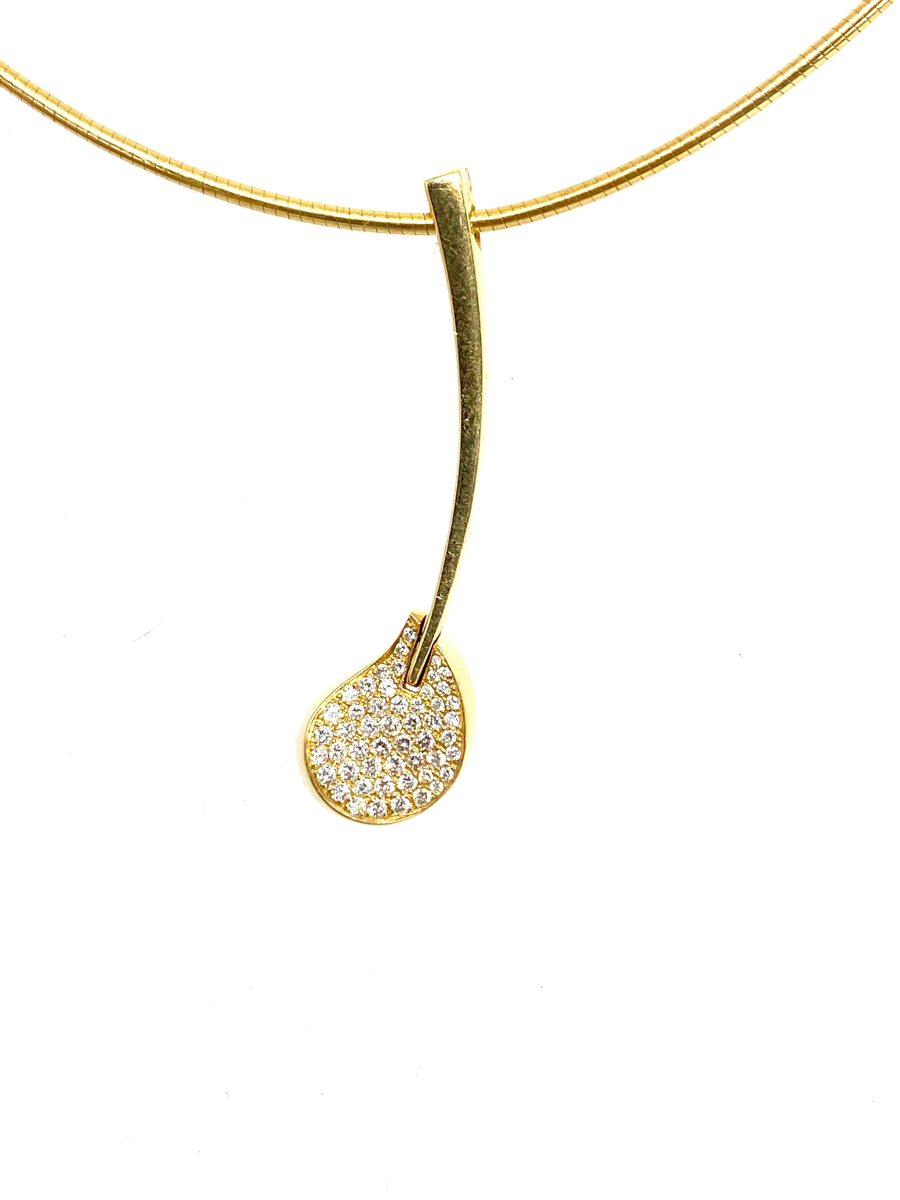 Product details:
18K yellow gold.
The necklace is 1.10ct round brilliant cut diamond E-F/ VVS1; the necklace is 16