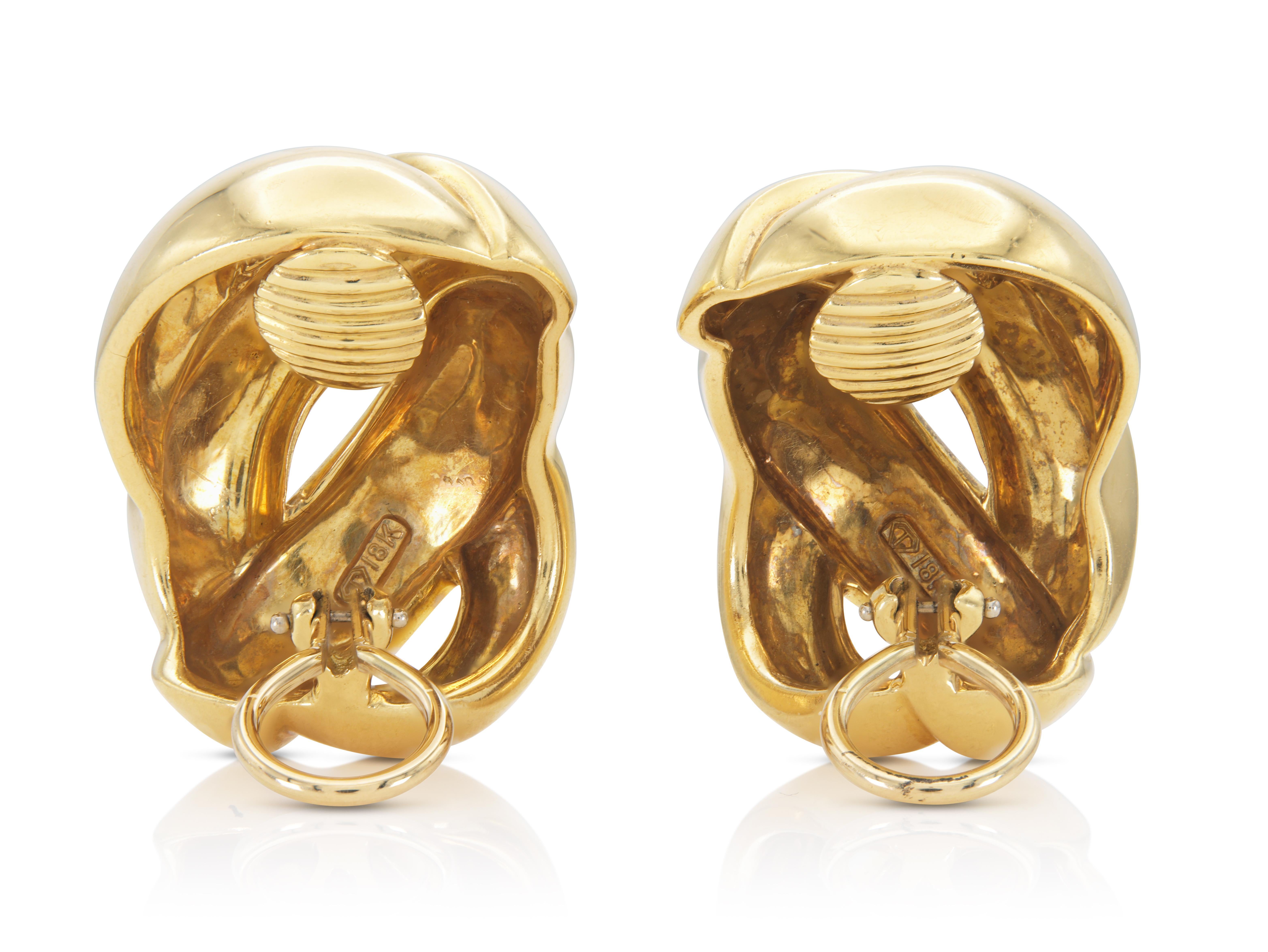 Vintage 1970s Gold Abstract Earrings Damen im Angebot