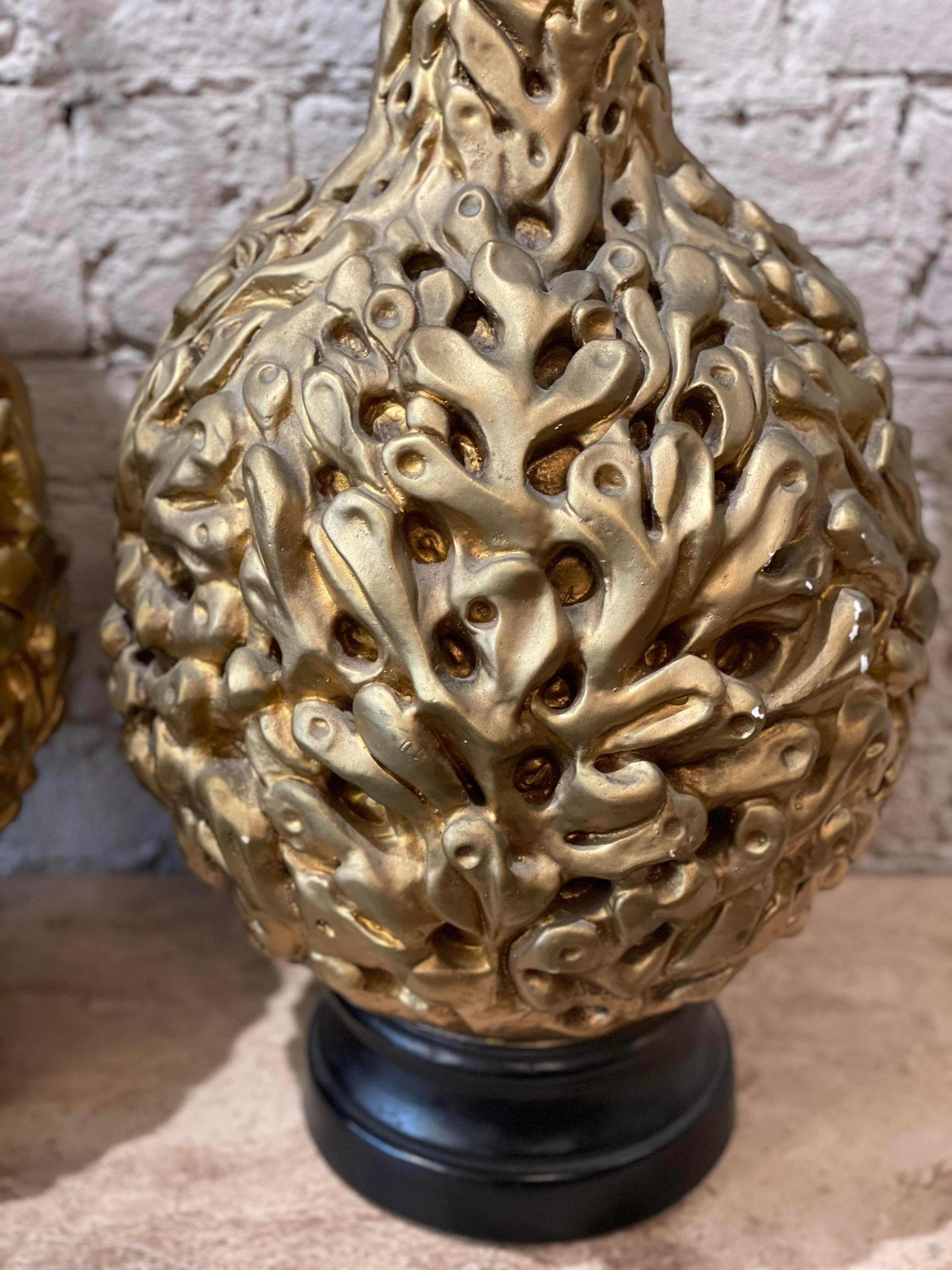 Paire de lampes géantes en or doré, datant du milieu du siècle dernier. en vente 7