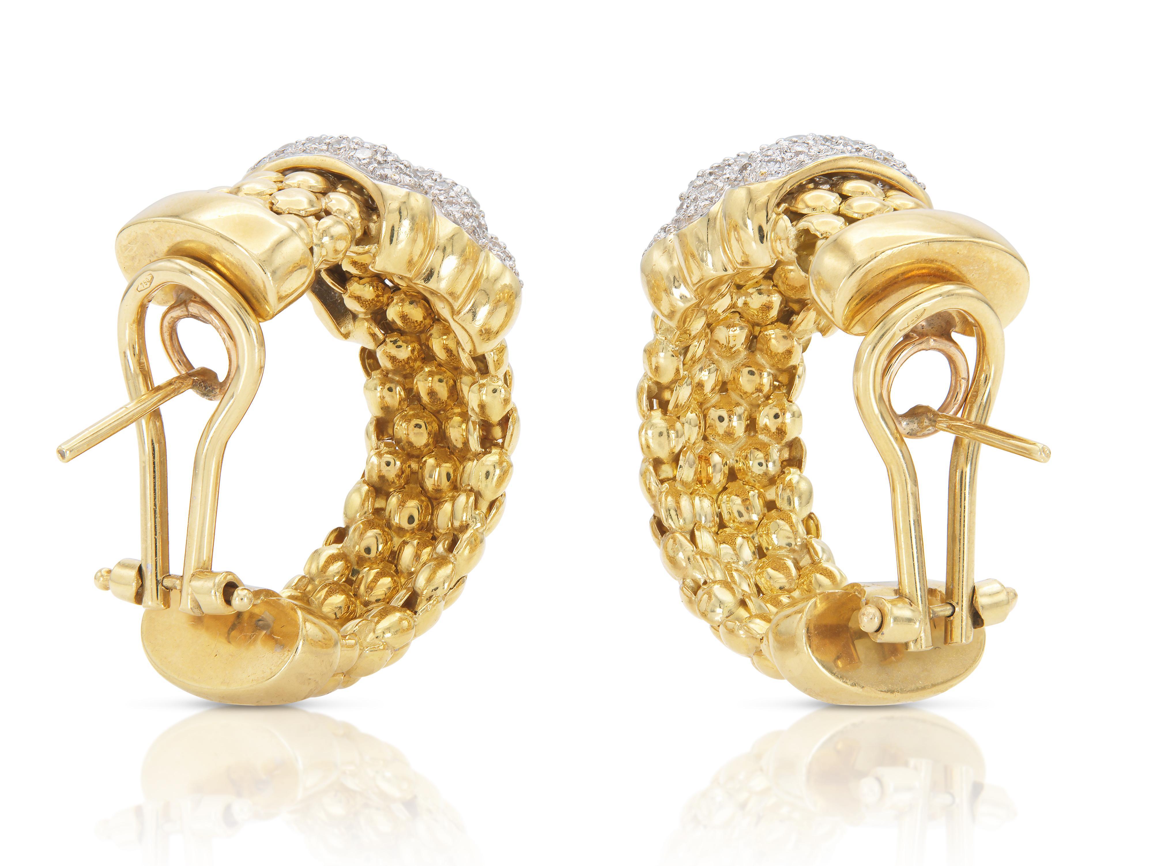 Pendientes de aro de oro vintage de los años 70 con diamantes en Bueno estado para la venta en New York, NY