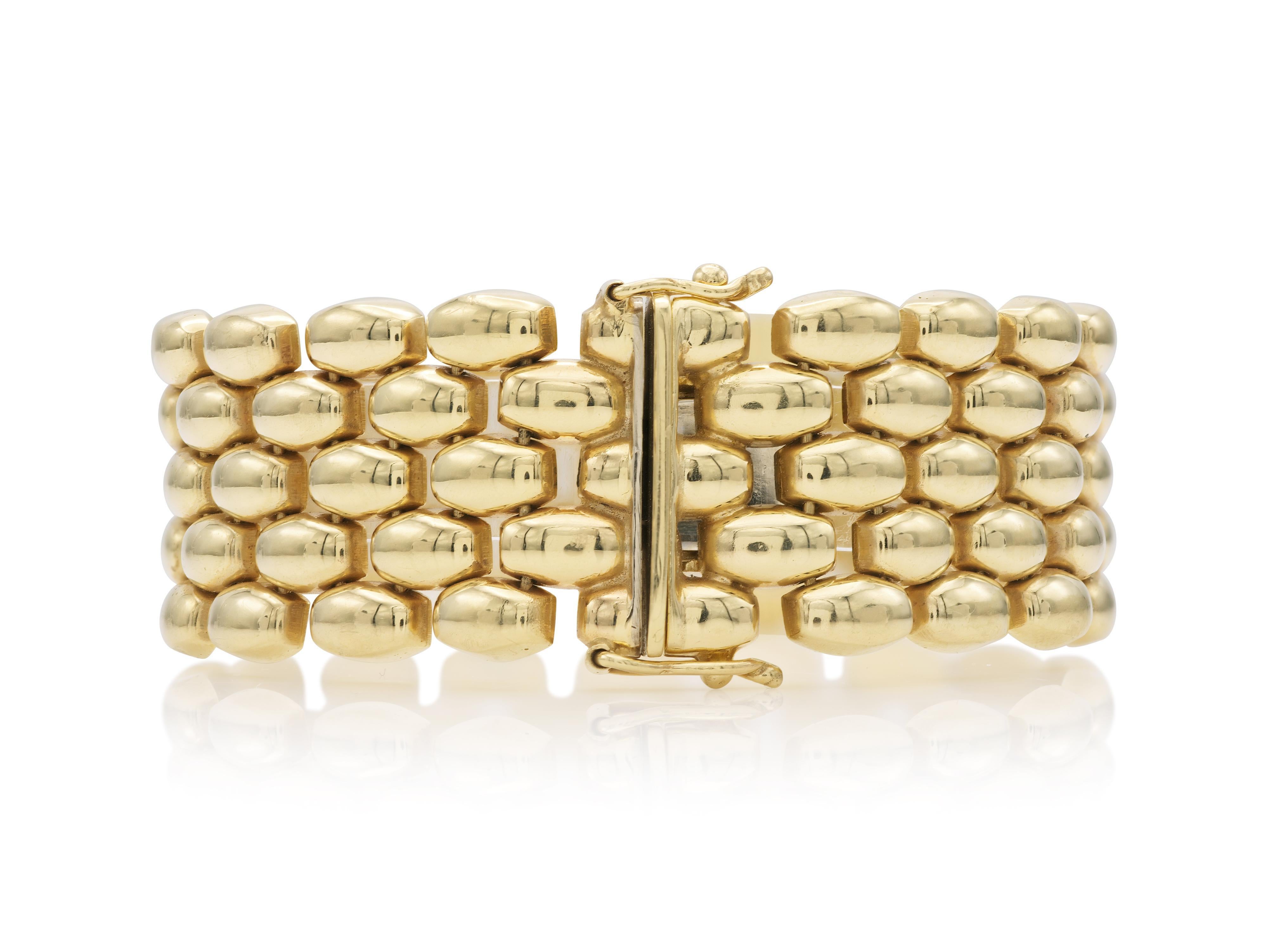 Vintage 1970s Gold Link Bracelet In Good Condition For Sale In New York, NY