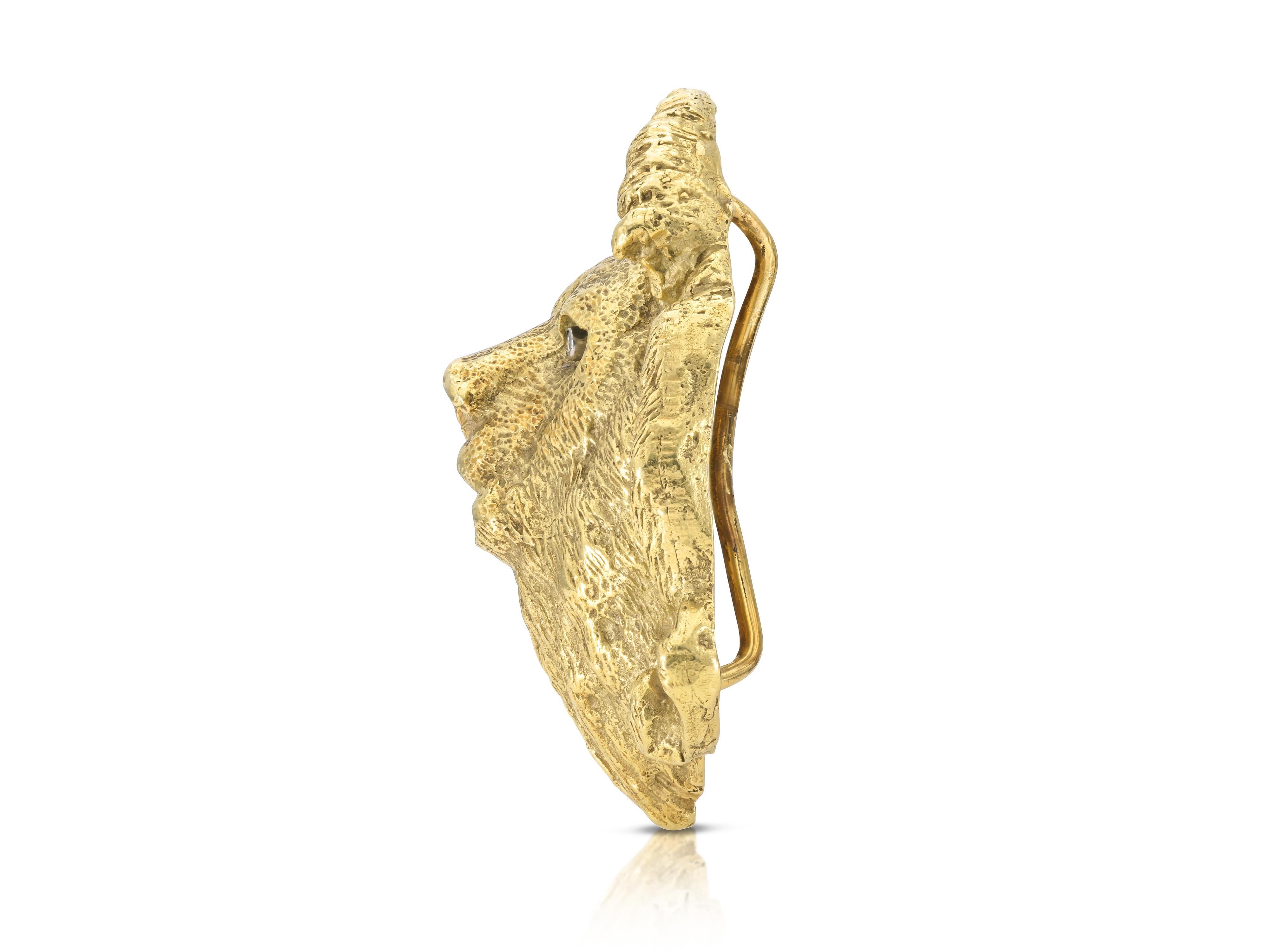 Round Cut Vintage 1970s Gold Lion Belt Buckle with Diamonds For Sale