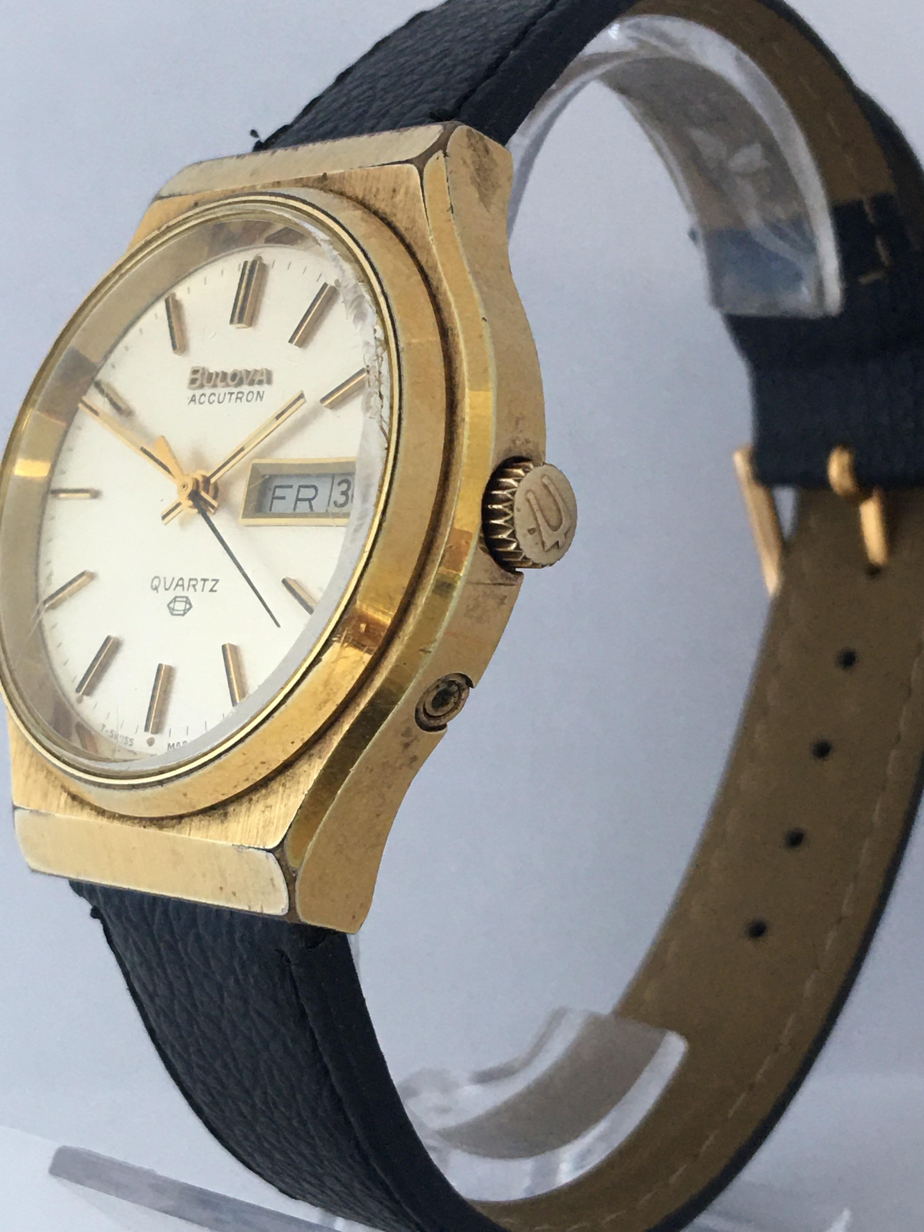 This beautiful pre-pwned 37mm diameter battery operated Watch is in good working condition and it is running well( it keeps a good time). Visible signs of ageing and wear with light scratches on the glass and on the case as shown. There is a visible