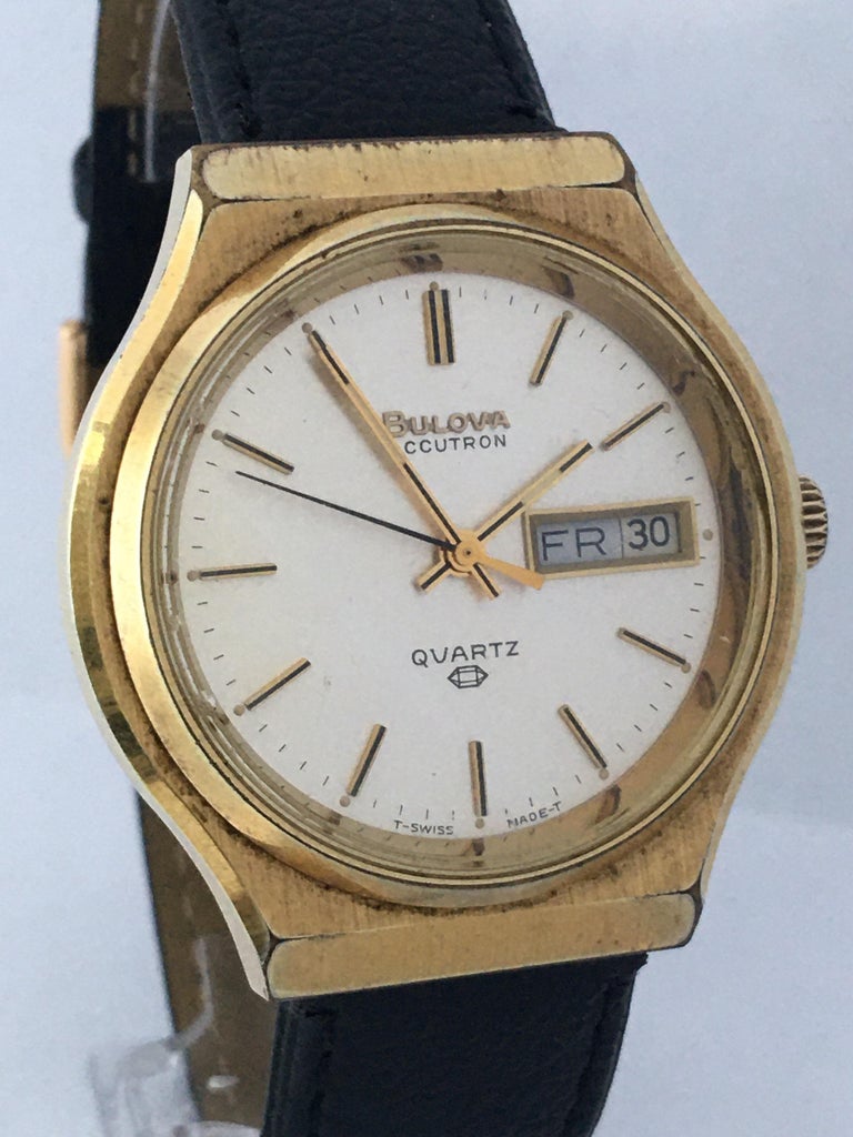 Montre vintage Bulova Accutron plaquée or pour hommes des années
