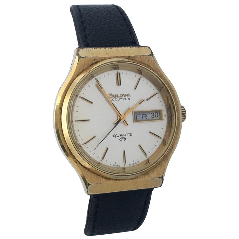 Montre vintage Bulova Accutron plaquée or pour hommes des années