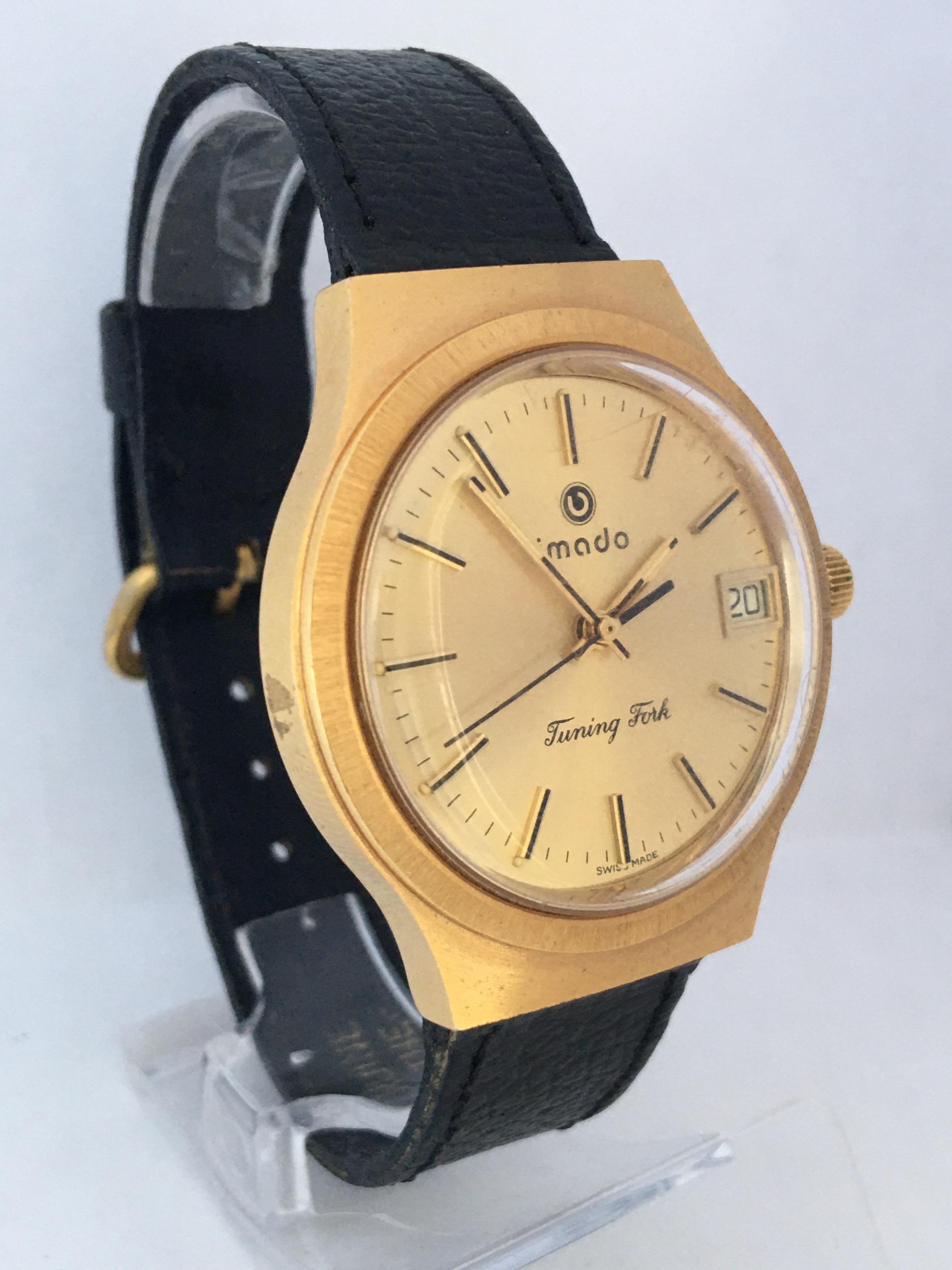 This pre-owned vintage battery operated watch is in good working condition and it is running well. Visible signs of ageing and wear with light scratches on the glass and on the watch case as shown.

Please study the images carefully as form part of