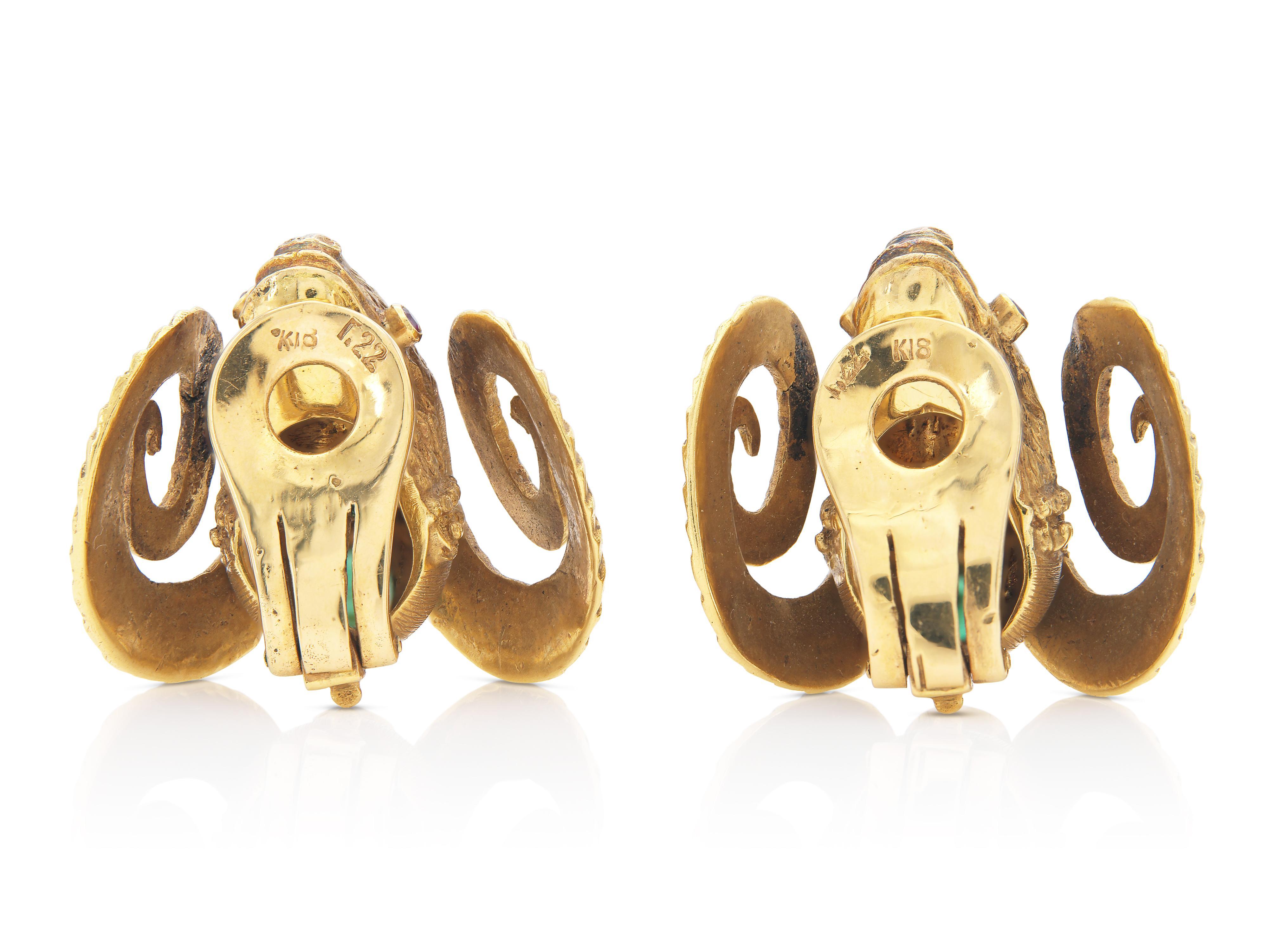 Vintage 1970er Gold Widder Ohrringe im Zustand „Gut“ im Angebot in New York, NY