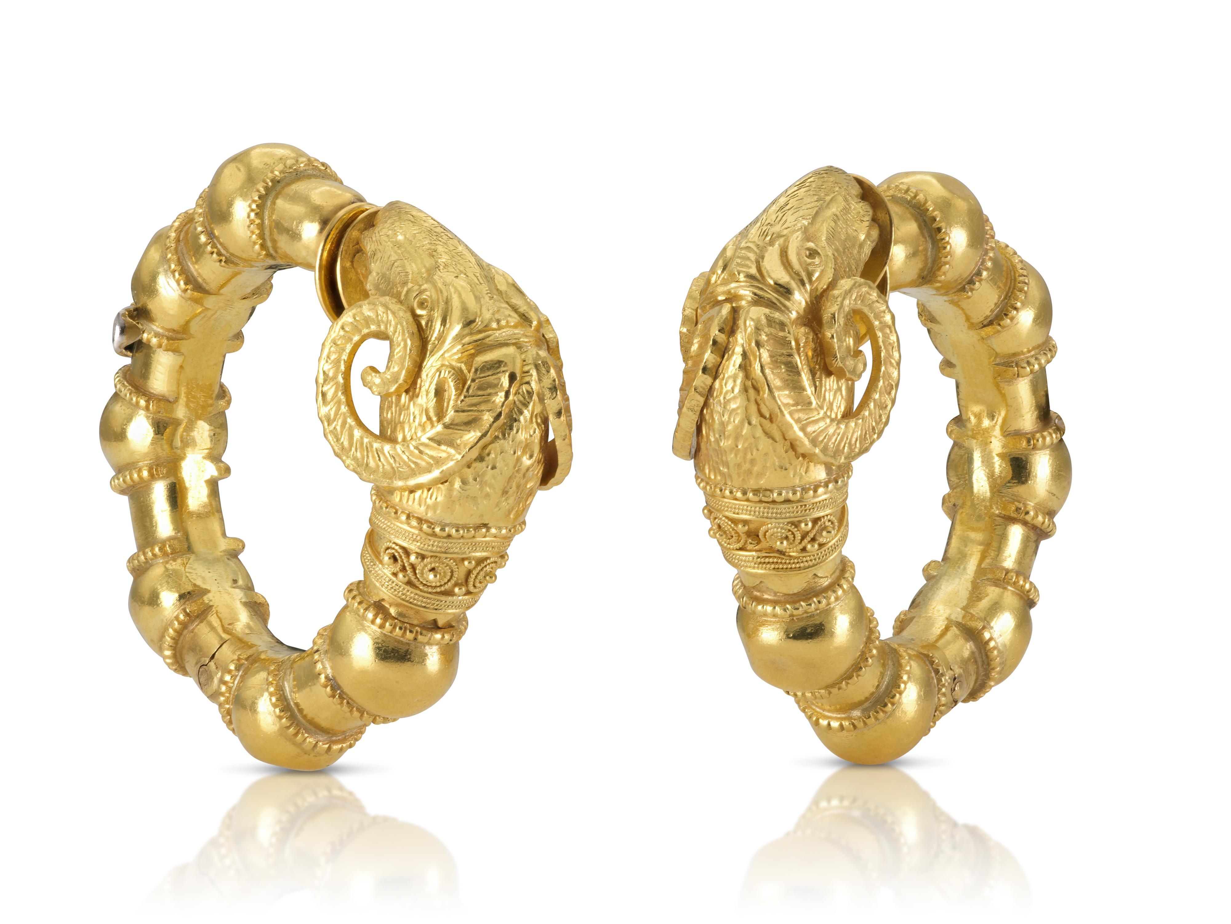 Vintage 1970s Gold Ram Hoop Earrings In Good Condition In New York, NY