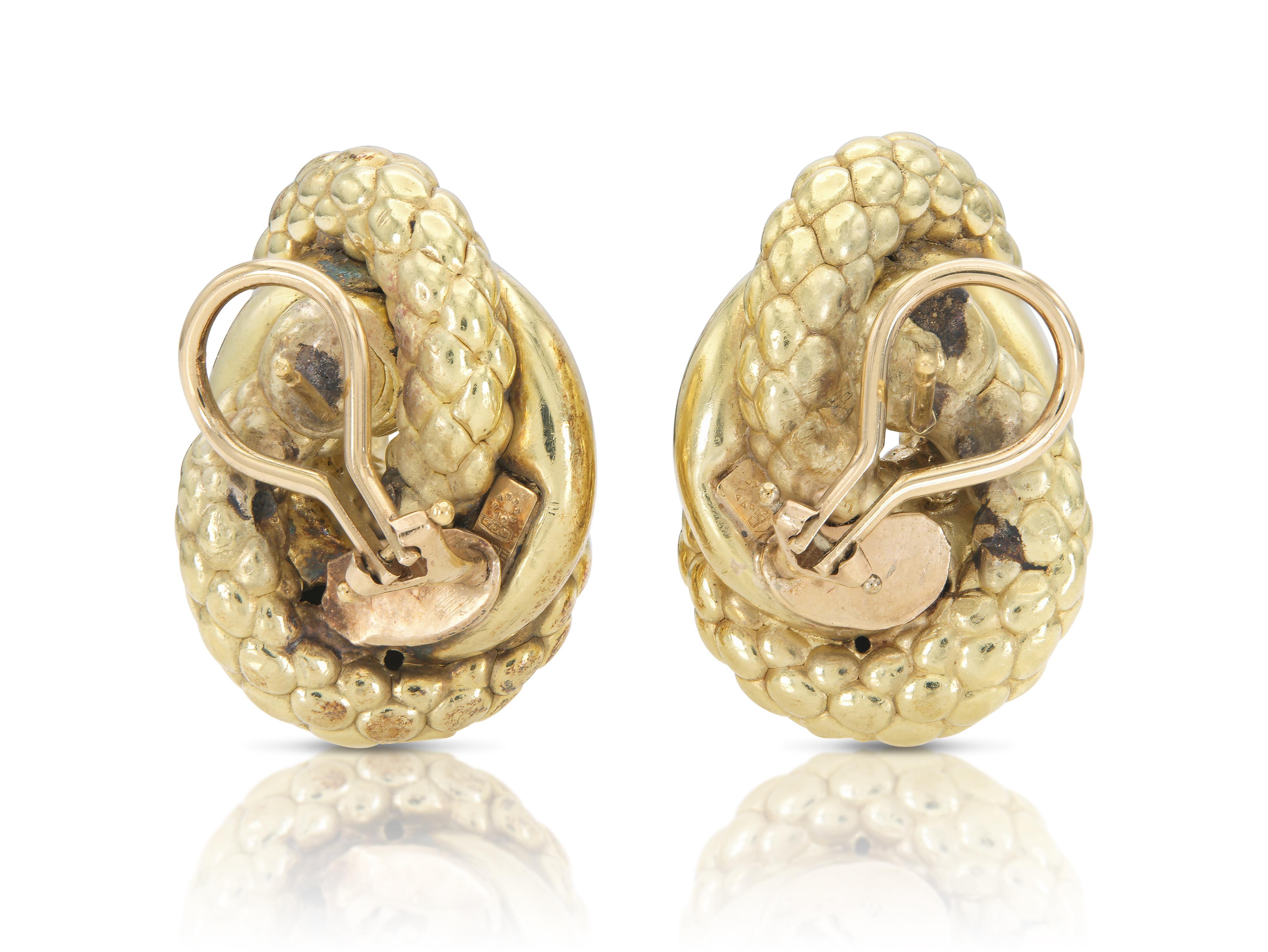 De las mujeres Pendientes de nudo de escamas de oro vintage de los años 70 en venta