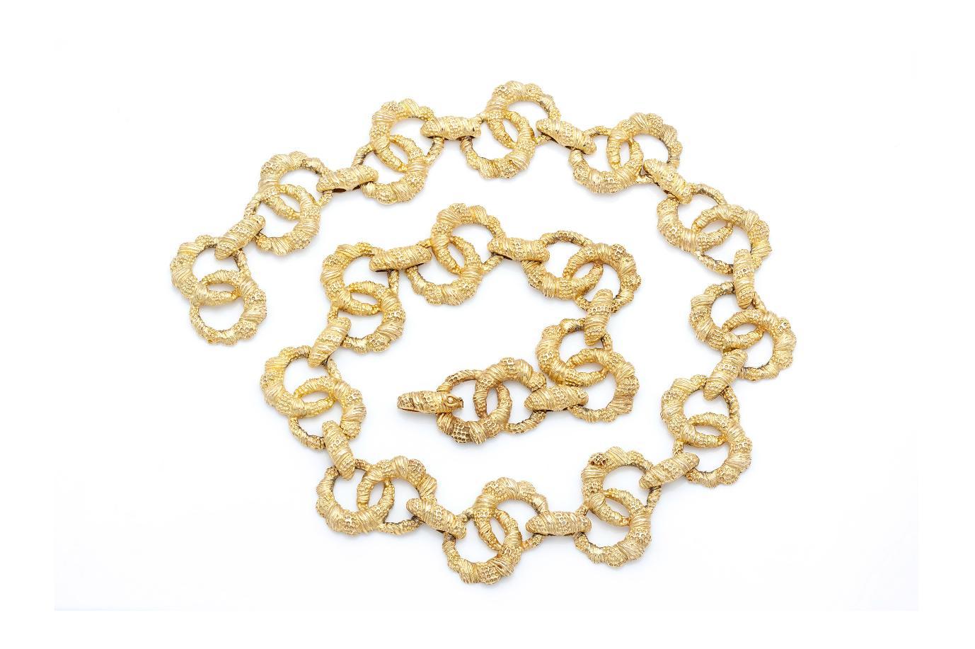 Vintage 1970s Gold Textured Circle Link Necklace (Collier à maillons circulaires texturés en or) Bon état - En vente à New York, NY