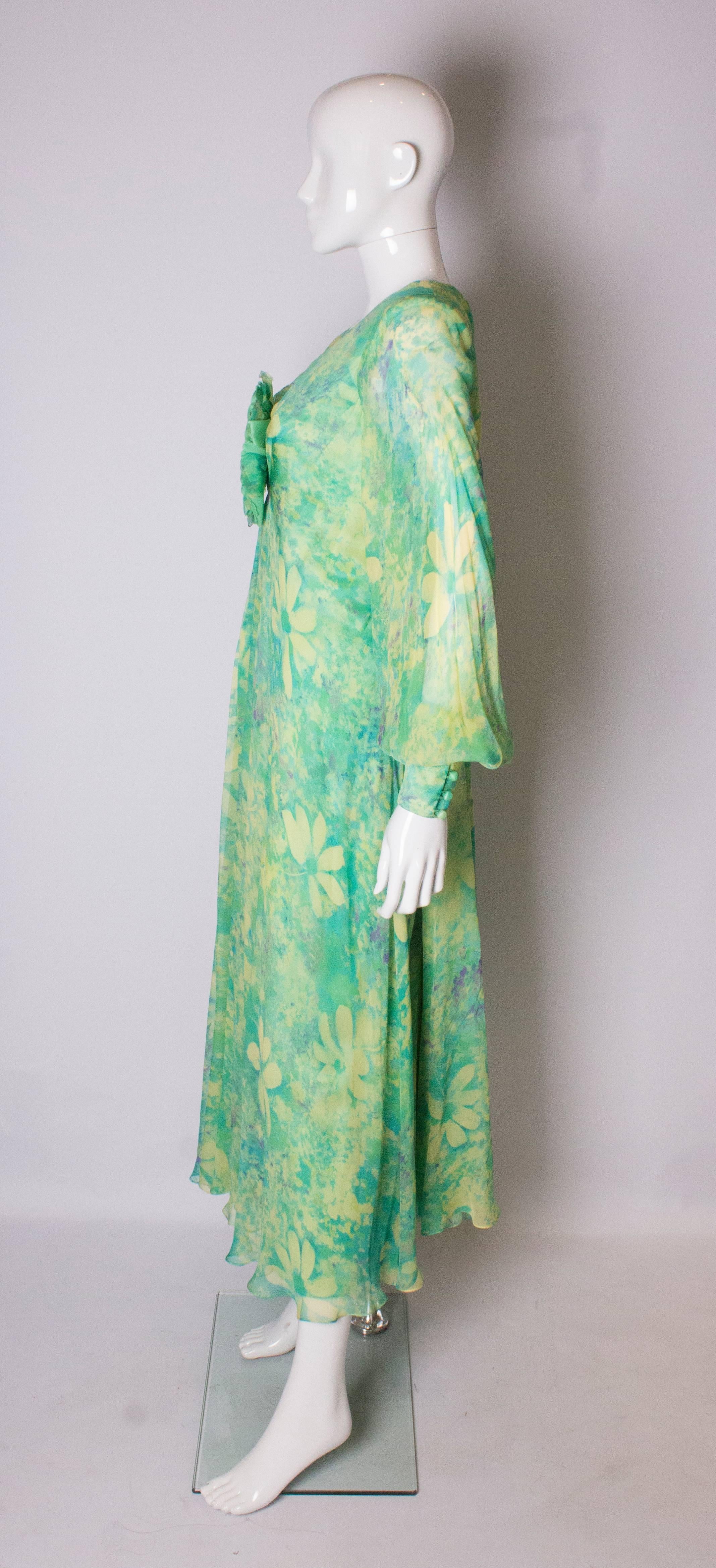 Vintage 1970s green floral print silk dress by Alison Rodger In Good Condition For Sale In London, GB