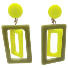 Vintage 1970s Green Plastic Dangle Earrings