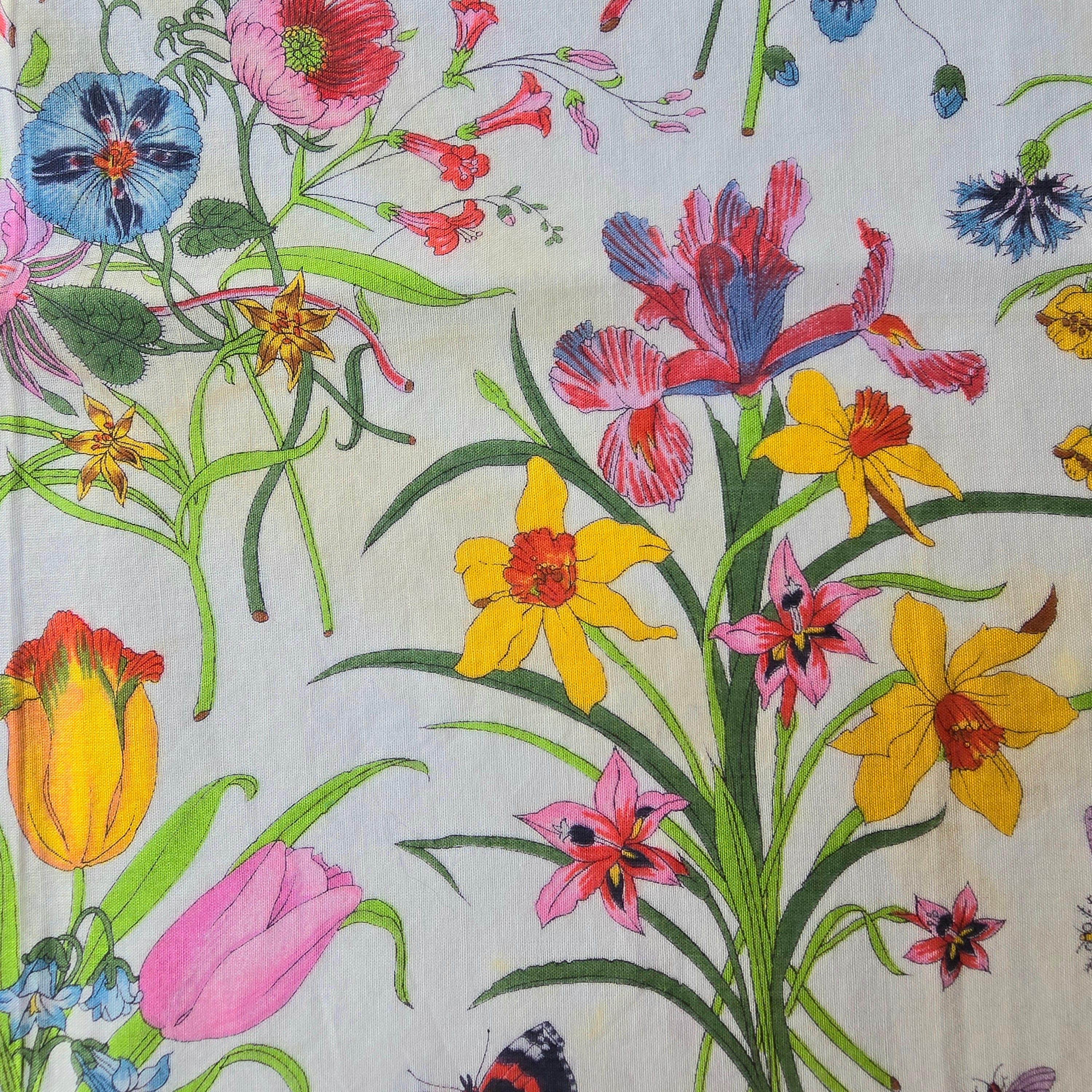 Vintage 1970s Gucci Flora Scarf Unused Condition In Excellent Condition For Sale In West Sussex, GB
