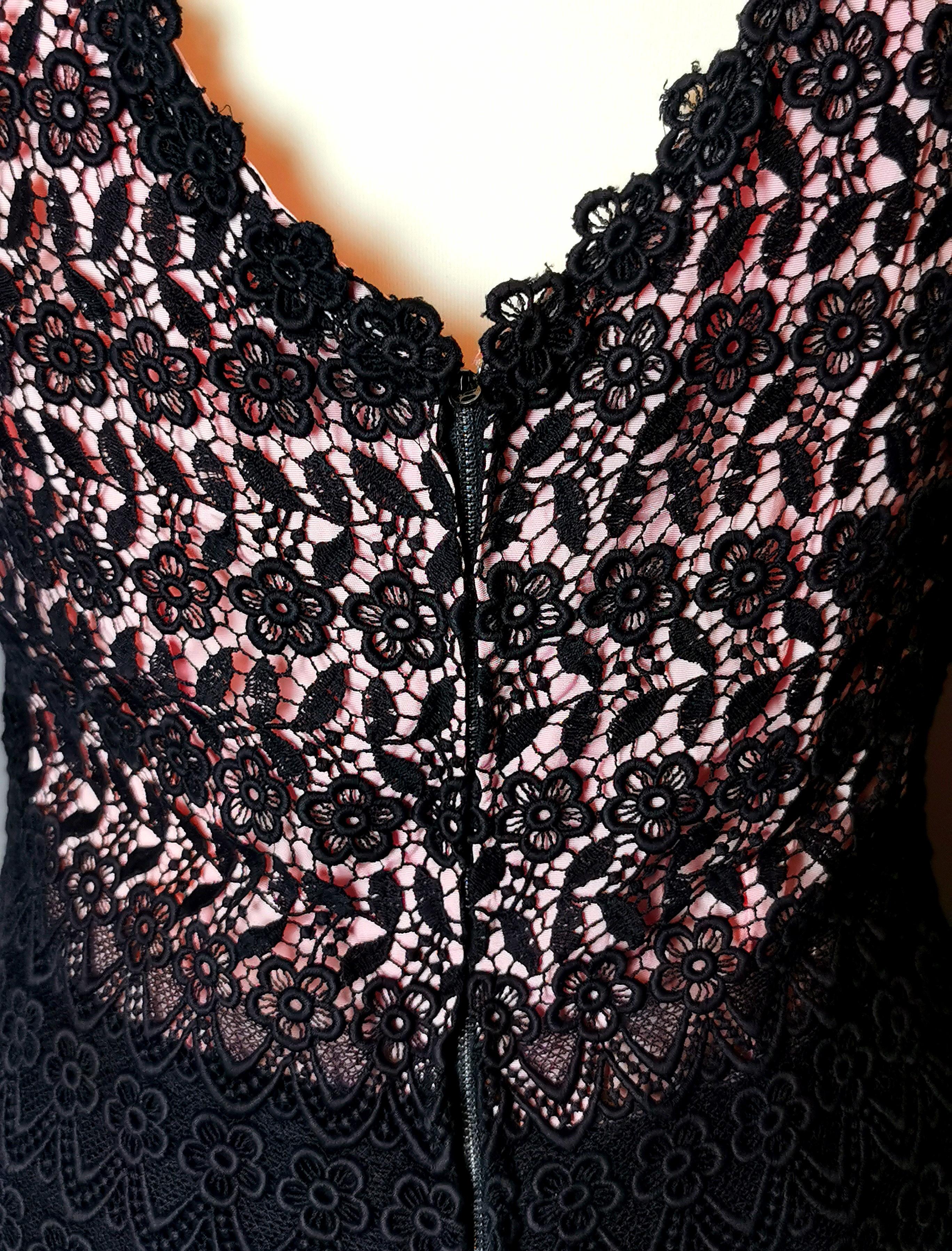 Vintage 1970s Guipure lace overlay dress, Black and Pink  For Sale 3
