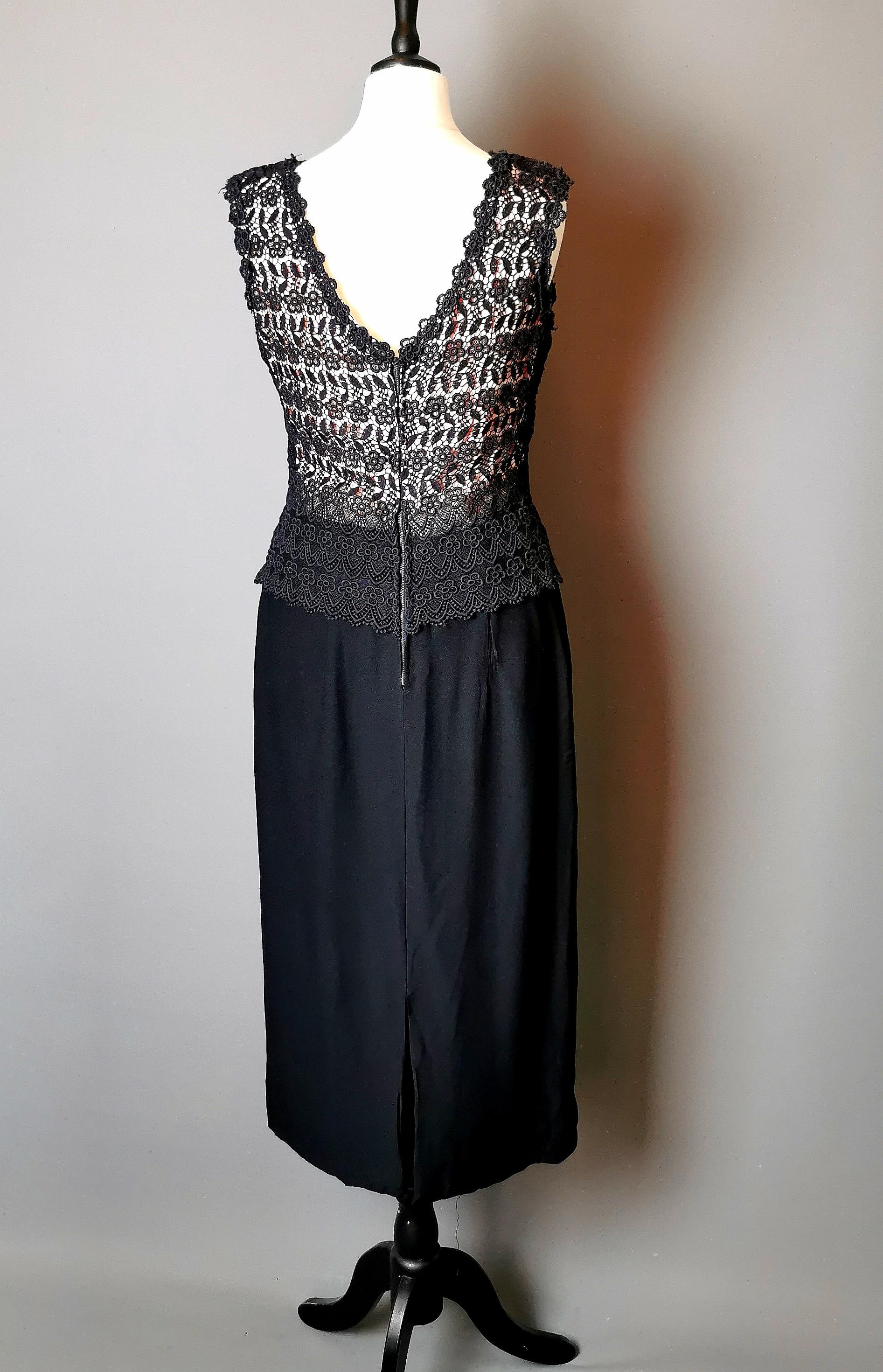Vintage 1970s Guipure lace overlay dress, Black and Pink  For Sale 4