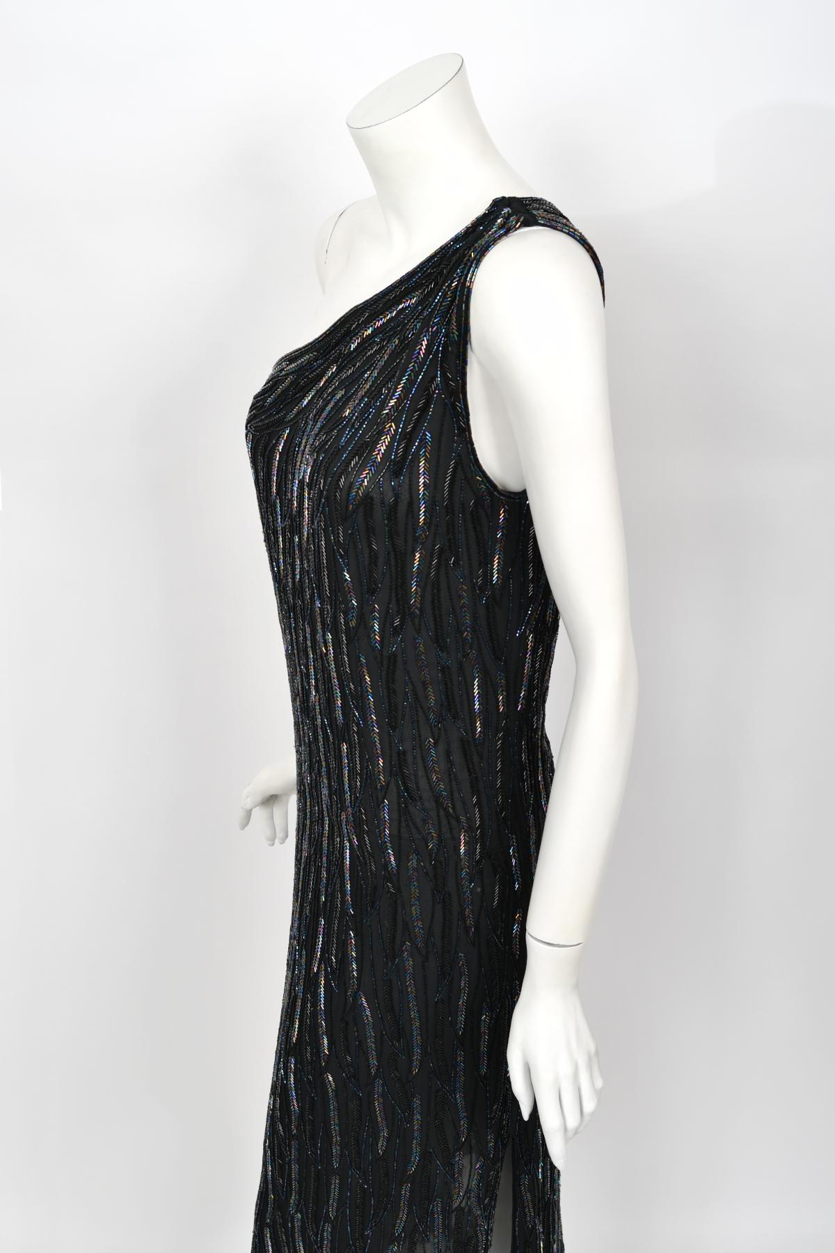 Vintage 1970er Halston Couture schillerndes, perlenbesetztes, schwarzes Seiden-Ein-Schulter-Kleid  im Angebot 2