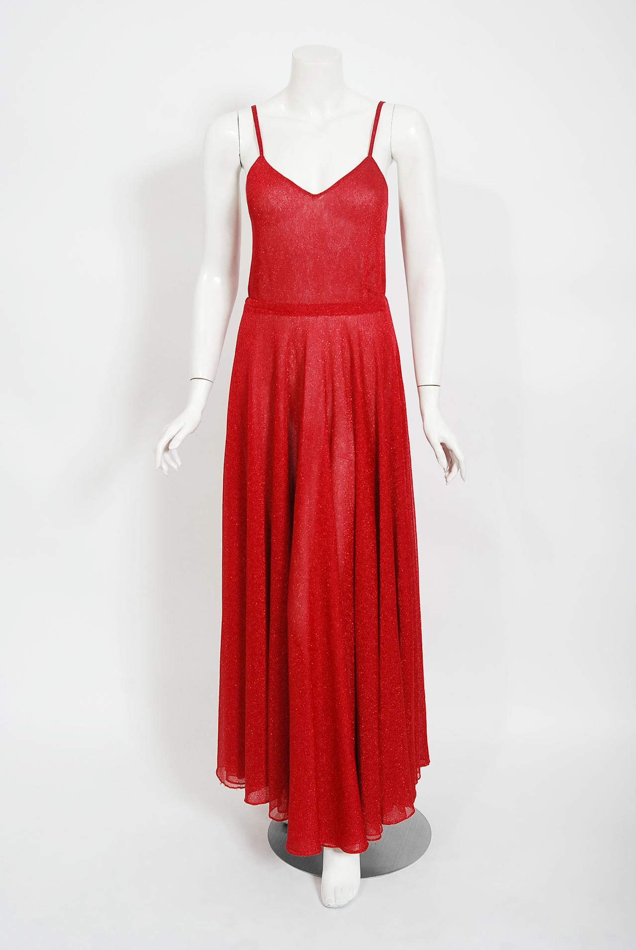 Robe à manches longues vintage Halston Couture en maille semi-transparente rouge métallisée (années 1970) Pour femmes en vente