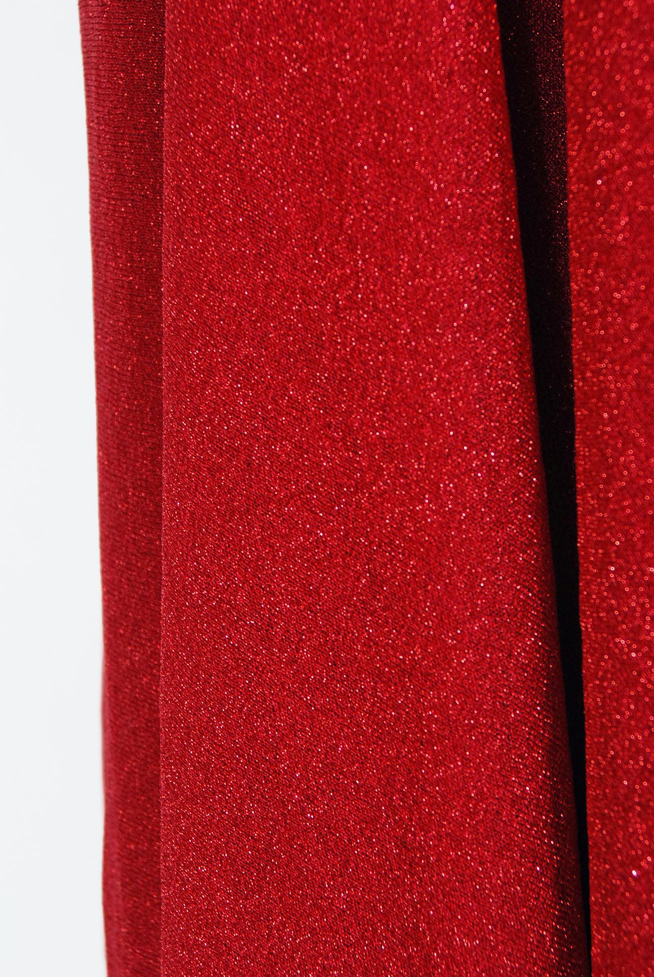 Robe à manches longues vintage Halston Couture en maille semi-transparente rouge métallisée (années 1970) en vente 2