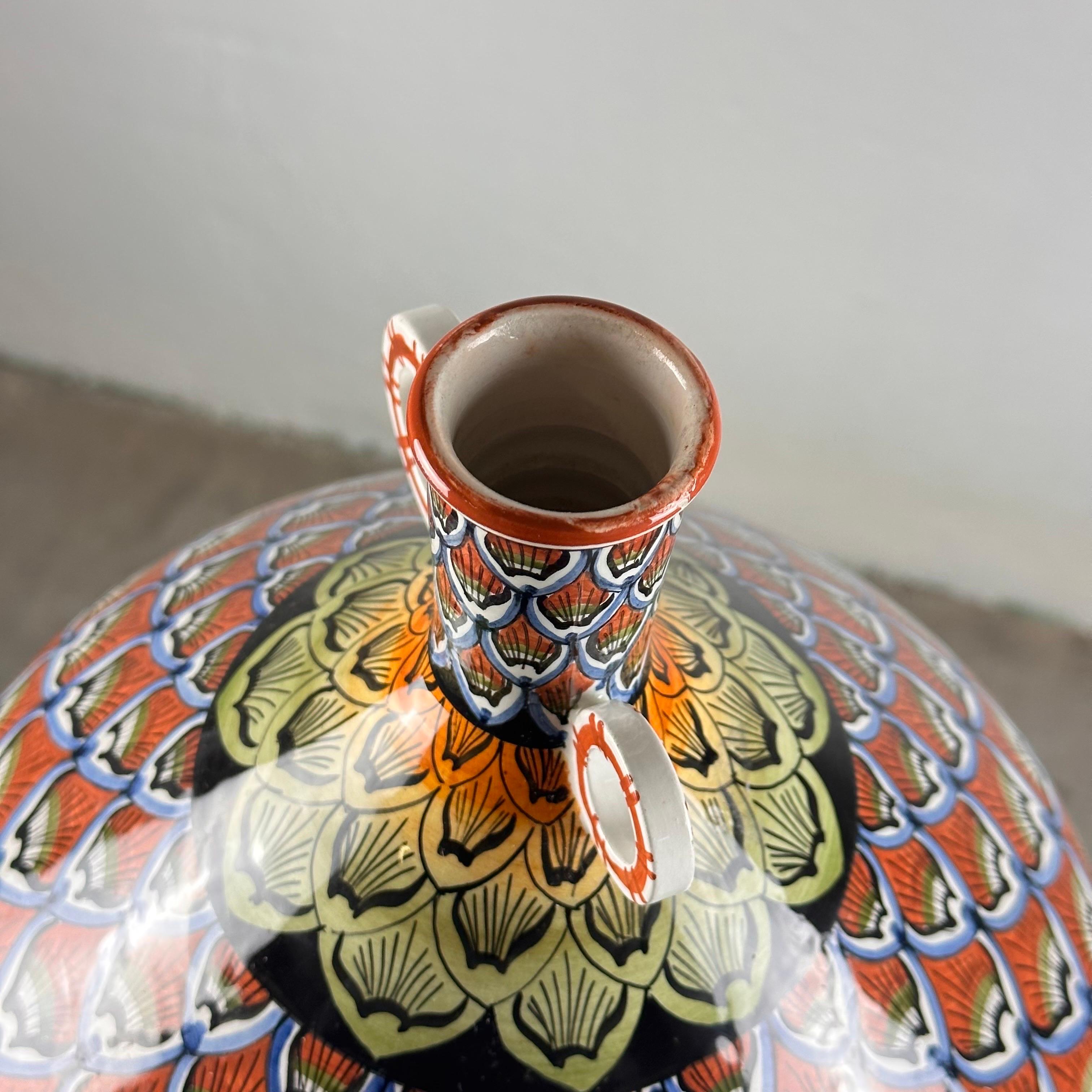 Fin du 20e siècle Vase vintage des années 1970 peint à la main - Un délice coloré en vente
