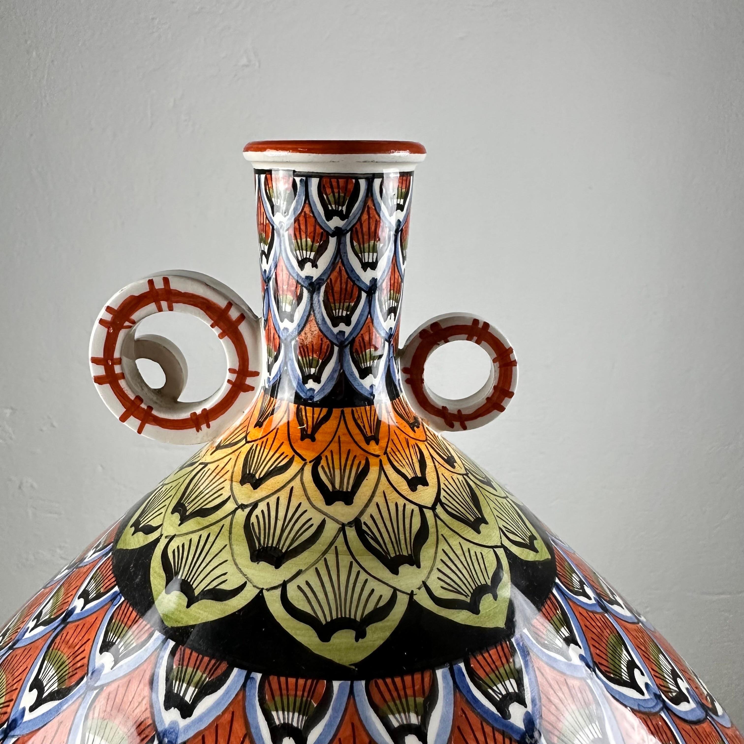 Céramique Vase vintage des années 1970 peint à la main - Un délice coloré en vente