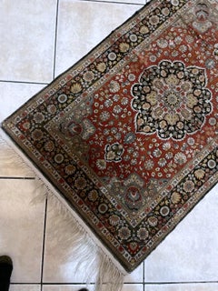 Vintage 1970s Handmade Indian Silk Rug – Floral Medallion, 2.1' x 3.2' - 1B979