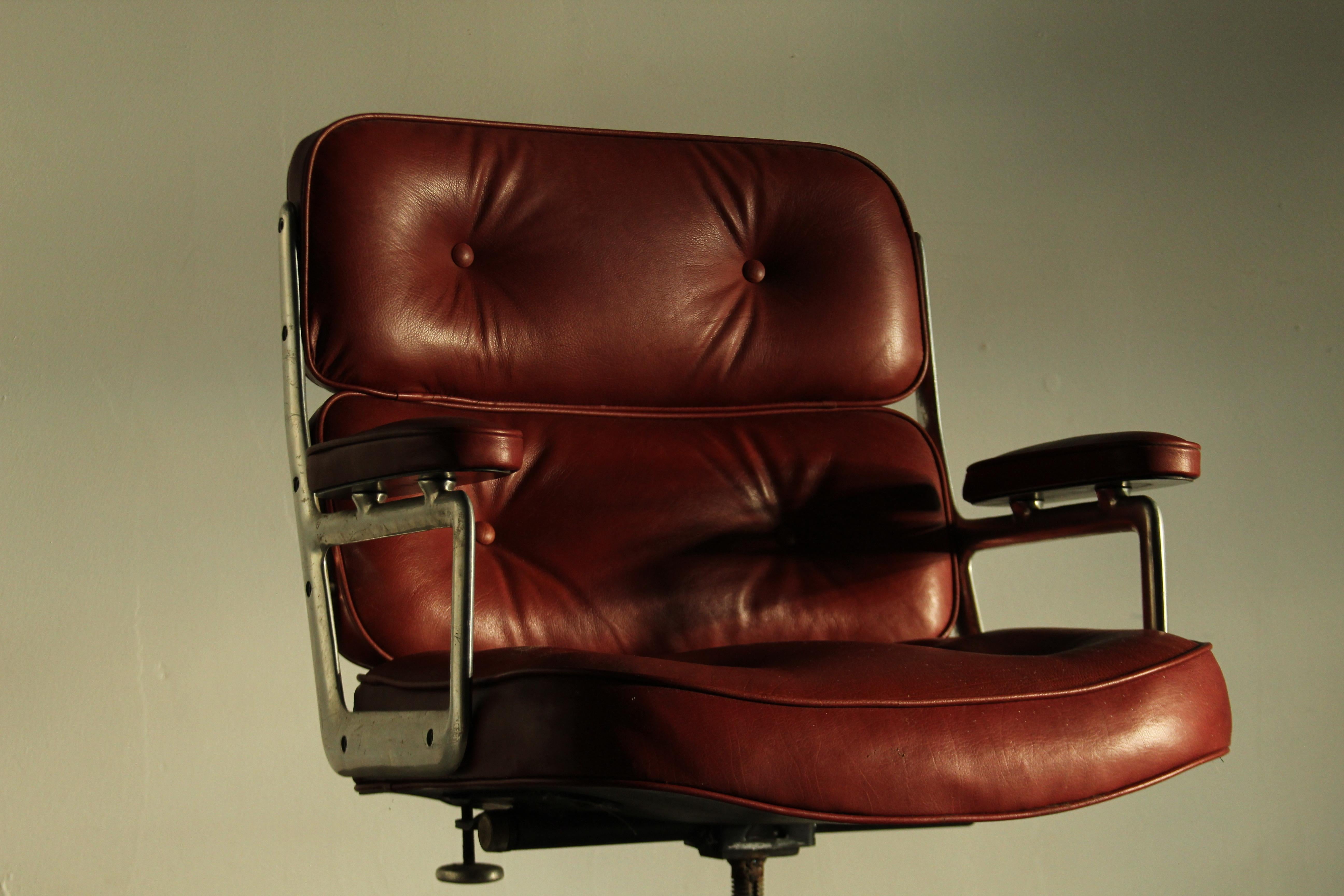 Vintage 1970s Herman Miller Eames Time Life Executive Chair in Calfskin Leather 4