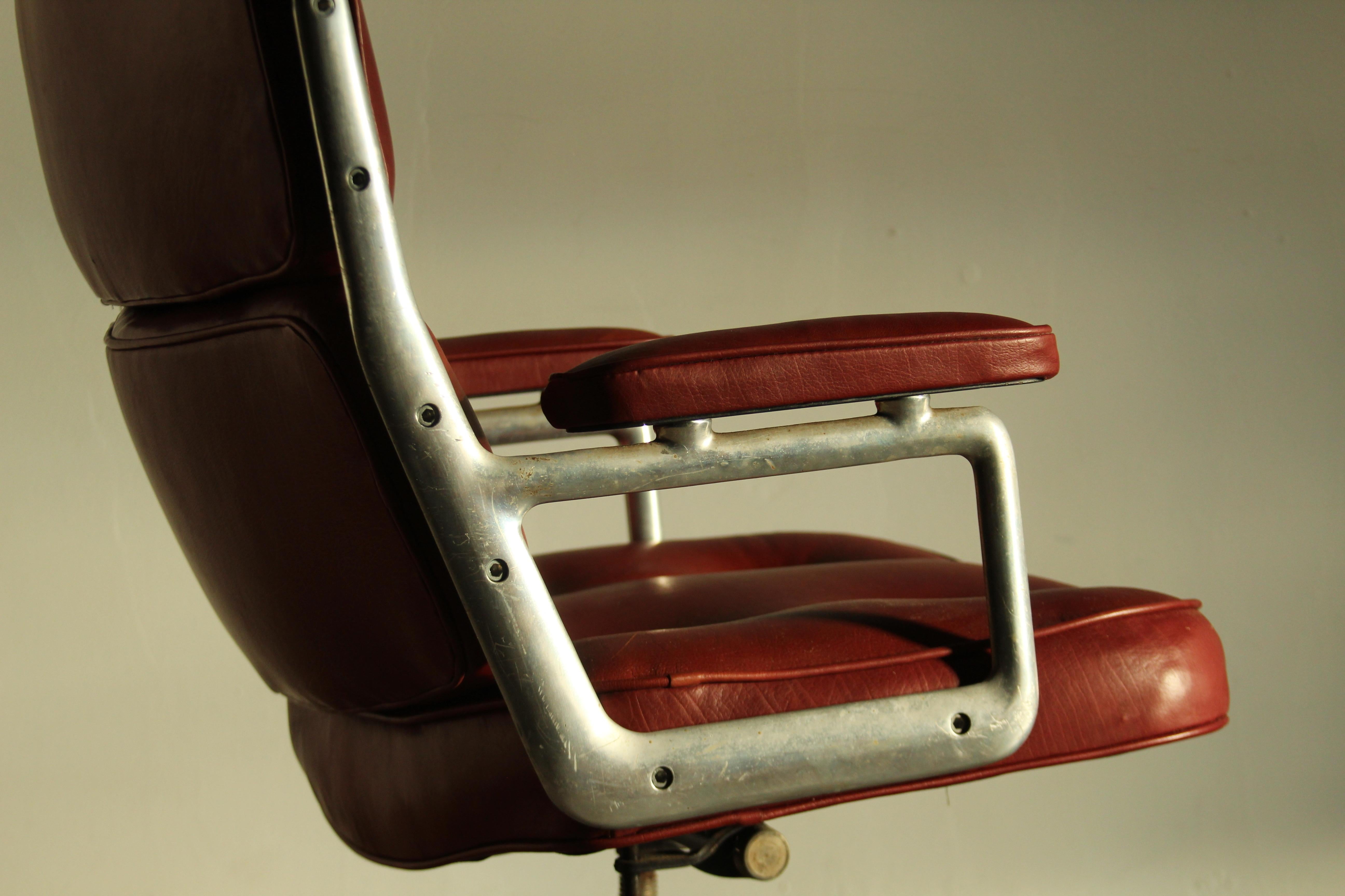 Vintage 1970s Herman Miller Eames Time Life Executive Chair in Calfskin Leather In Good Condition In Coronado, CA