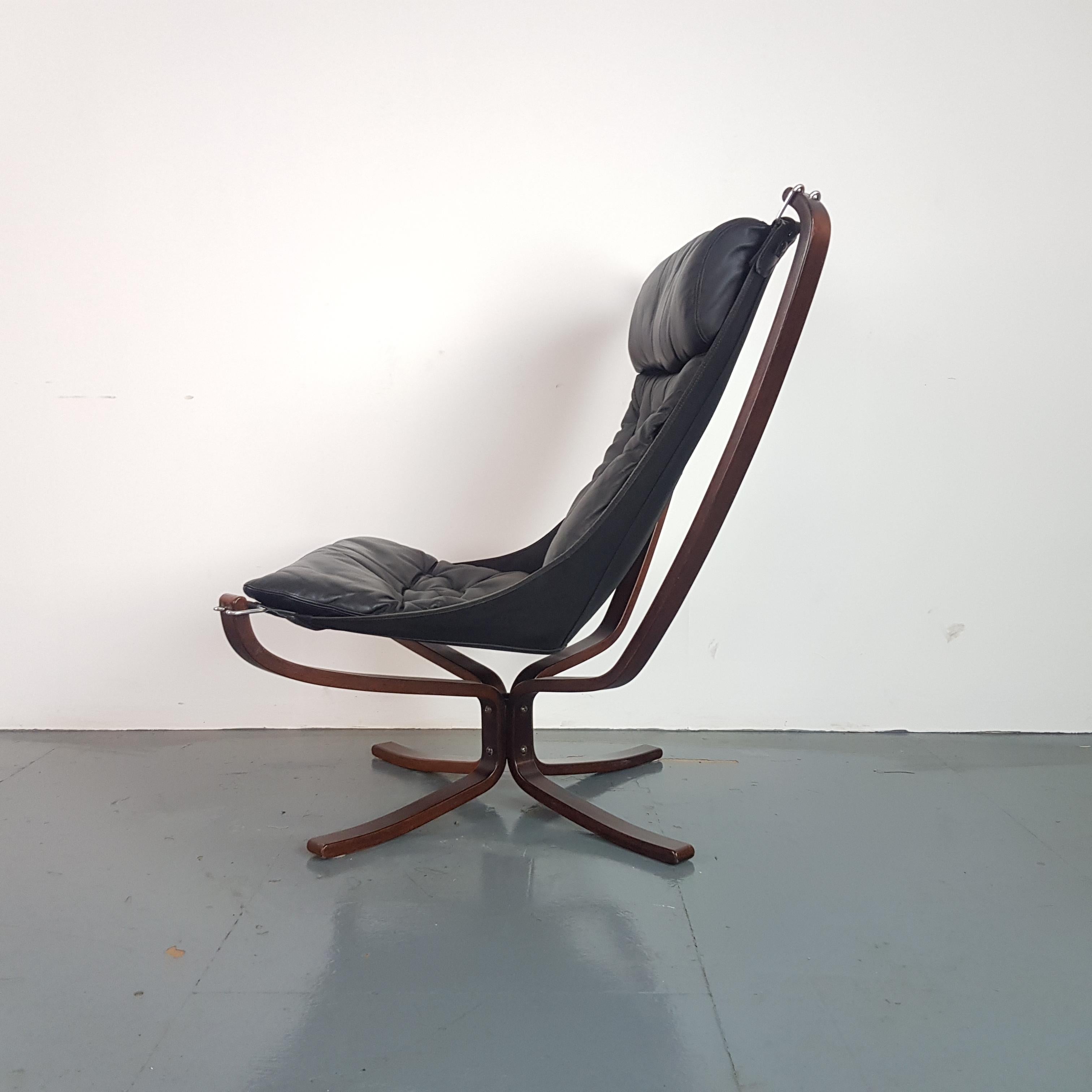 Vintage 1970s High Back Black Leather Falcon Chair Designed by Sigurd Resell In Good Condition In Lewes, East Sussex