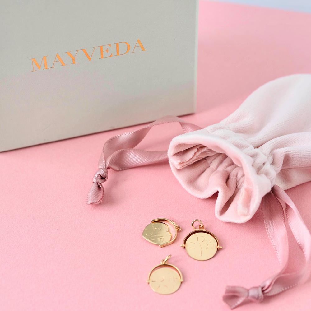Our 1970s 'I Love You' Spinner is a delightful piece full of  romance and whimsy. This lovely charm is the perfect addition to your vintage charm collection. 

This 9ct gold necklace features a expertly crafted spinner charm, intricately engraved