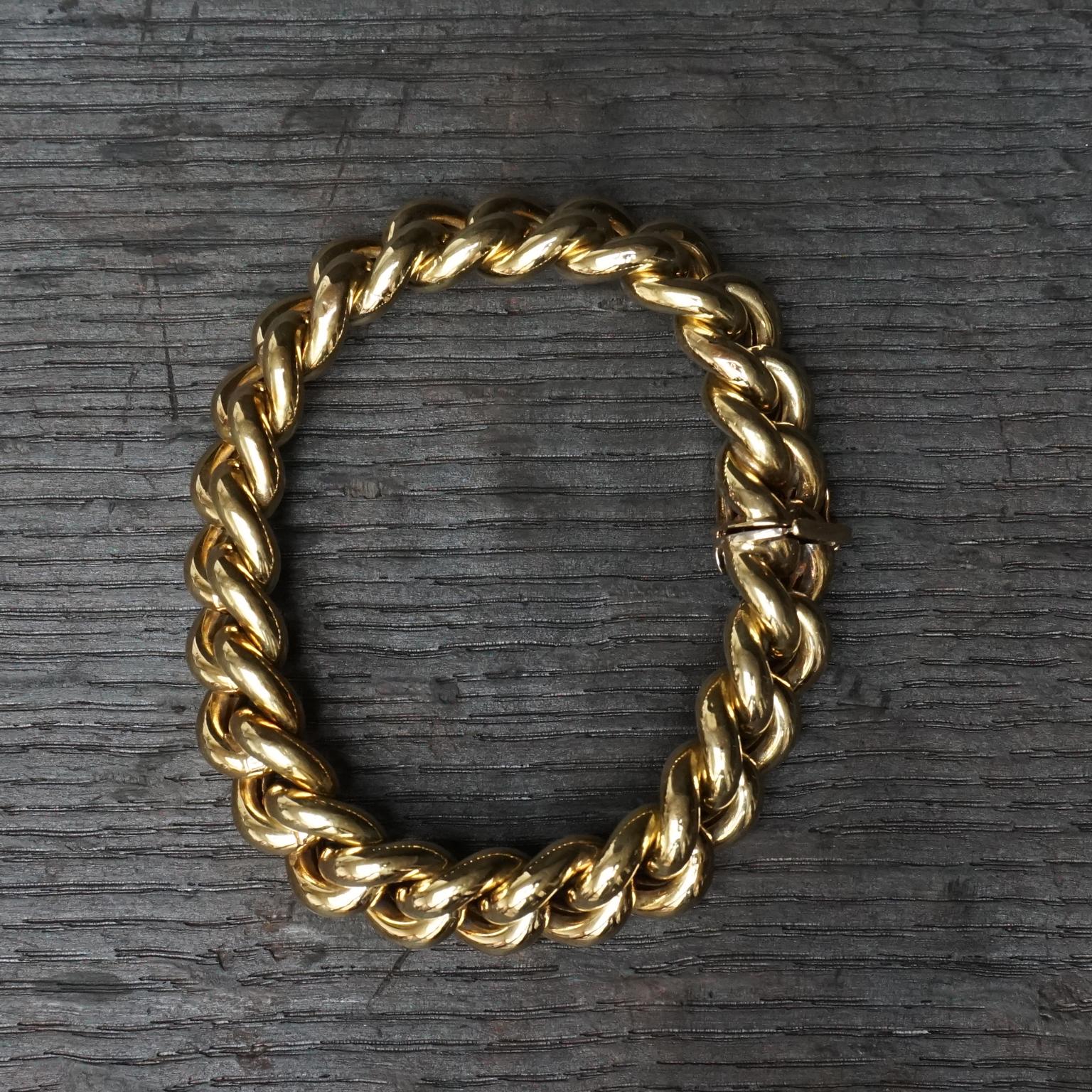 20th Century Vintage 1970s Italian 14 Karat Yellow Gold Big Chain Hollow Link Bracelet For Sale