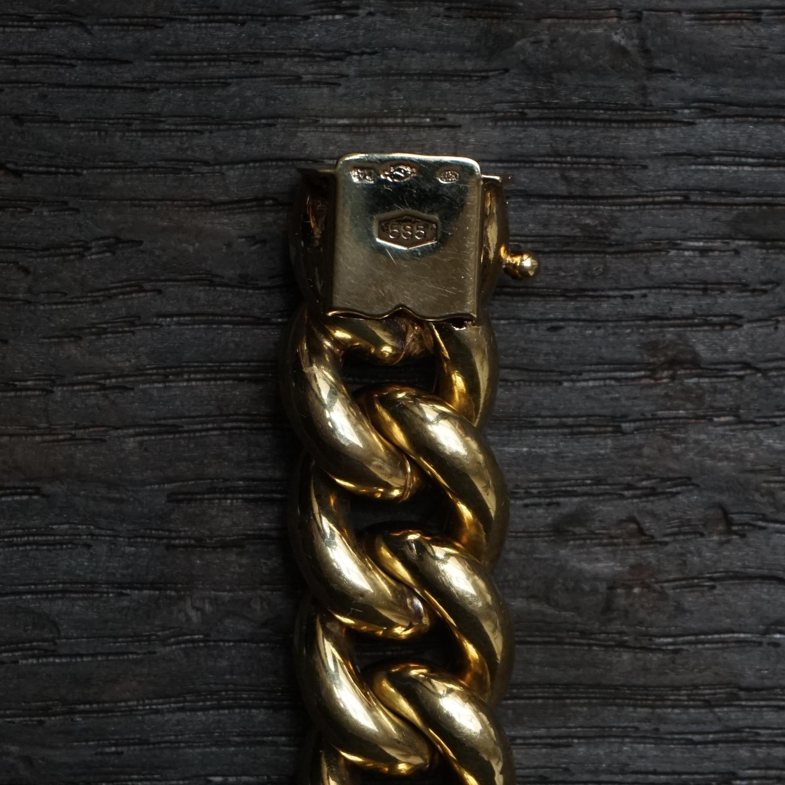 Vintage 1970s Italian 14 Karat Yellow Gold Big Chain Hollow Link Bracelet For Sale 2