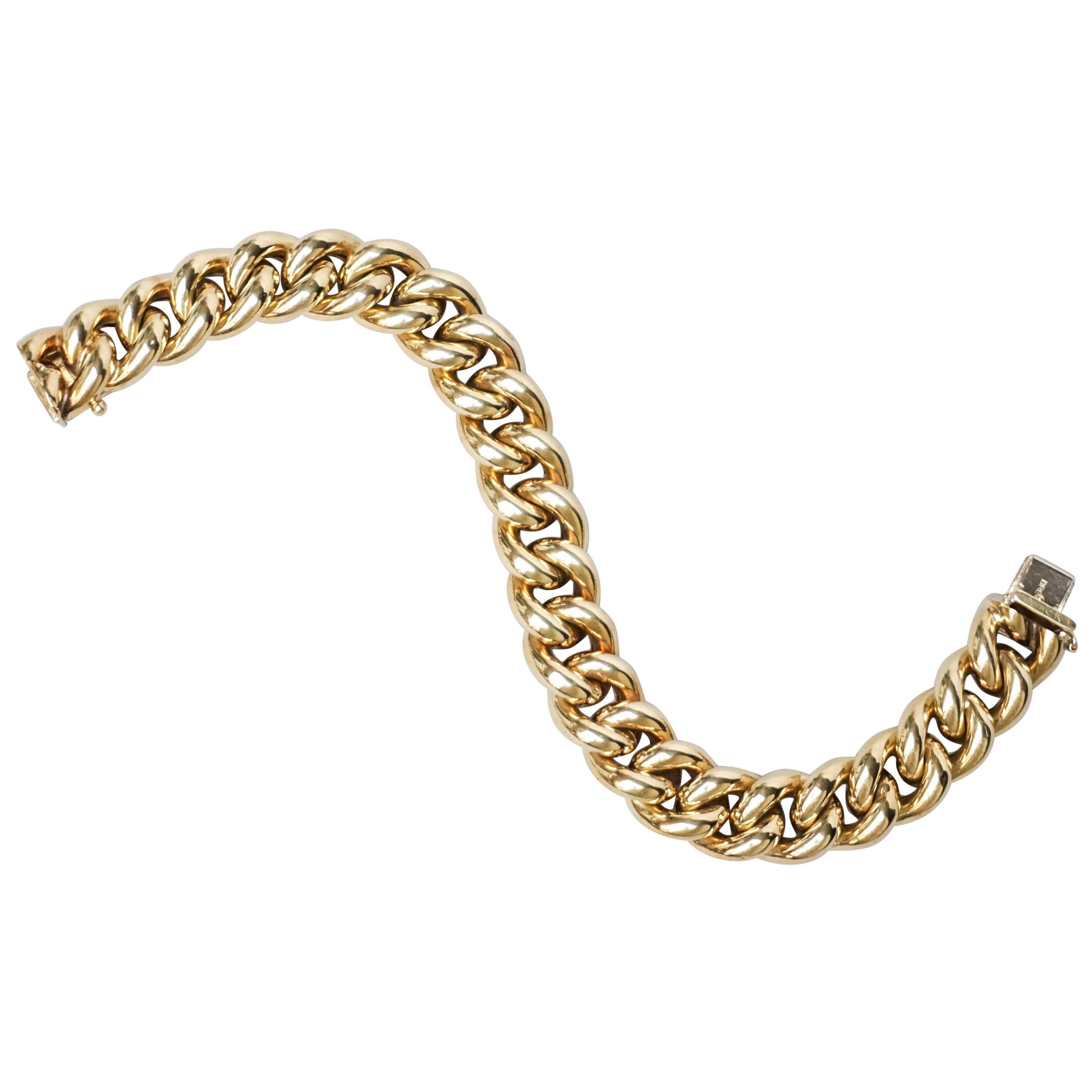 Vintage v bracelet in 14Kt gold with a herringbone pattern made in Italy,circa 1970