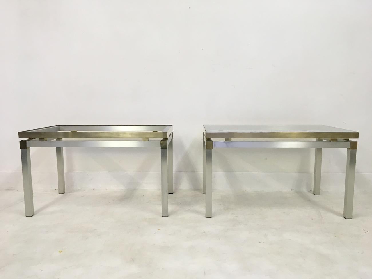 A pair of bedside tables
Brushed aluminium
Brass rim and corners
Very good quality
Probably Italian,
1970s
Polished.