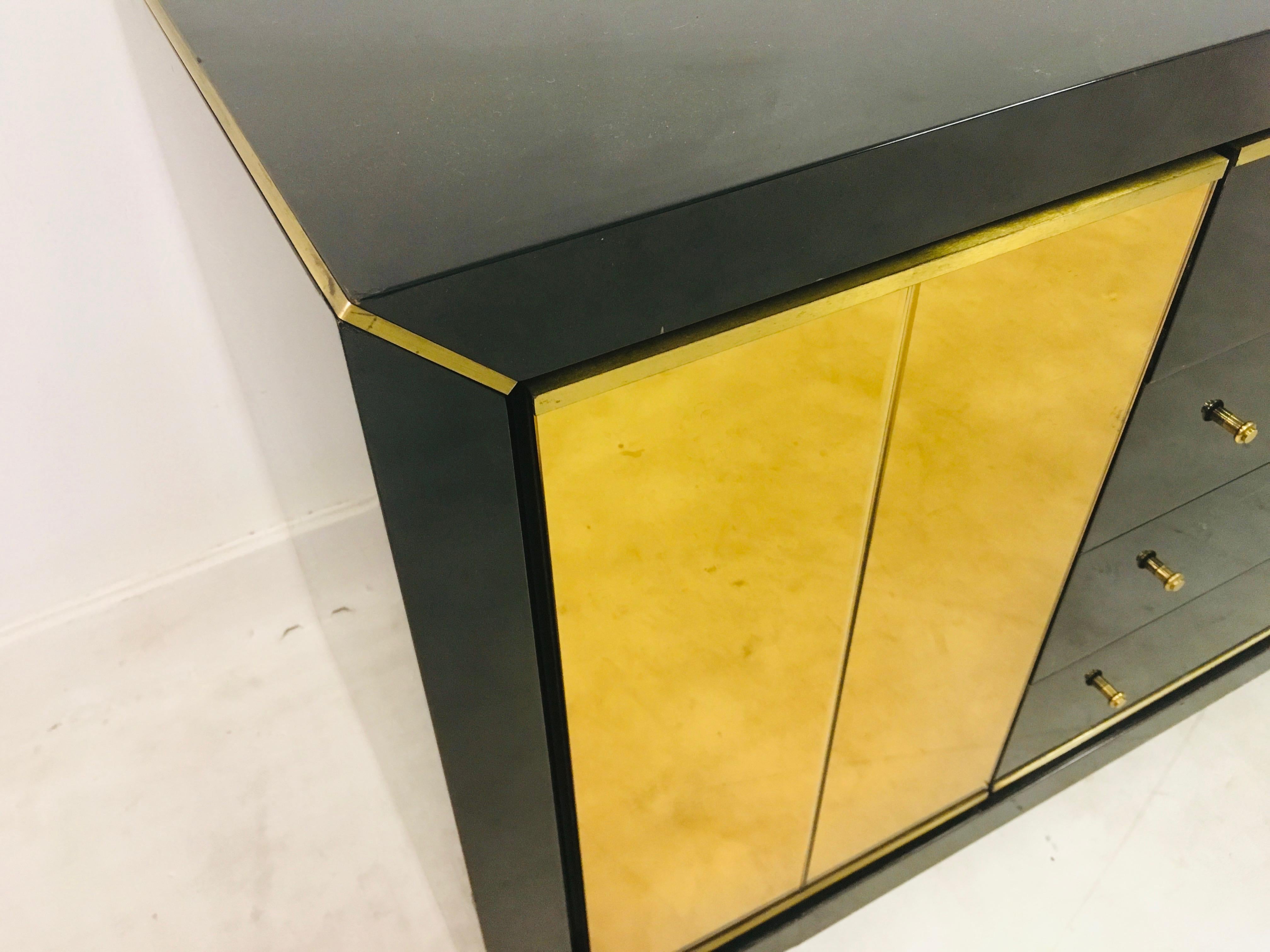 Vintage 1970s Italian Black Lacquer and Brass Sideboard (Italienisch)