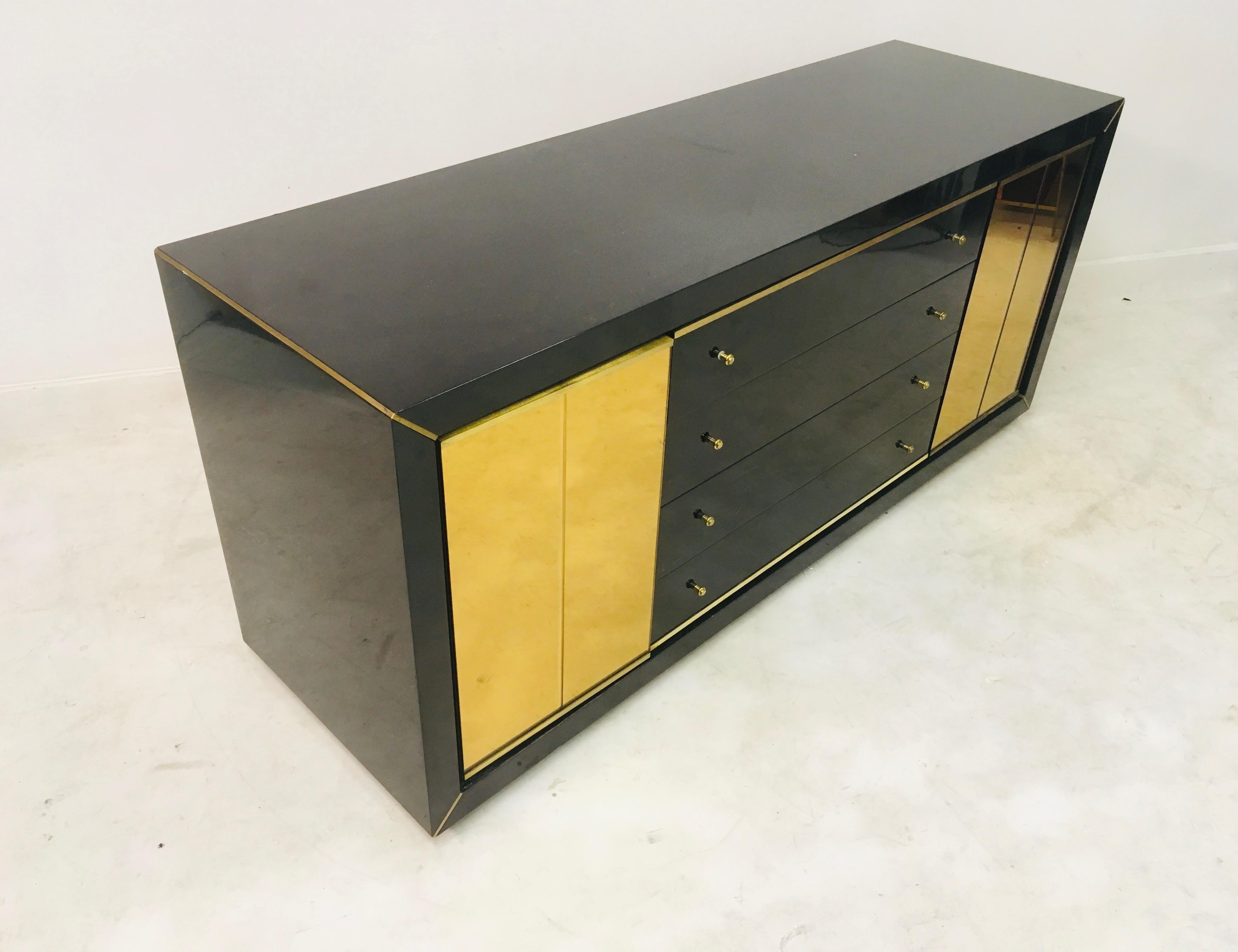 Vintage 1970s Italian Black Lacquer and Brass Sideboard (20. Jahrhundert)