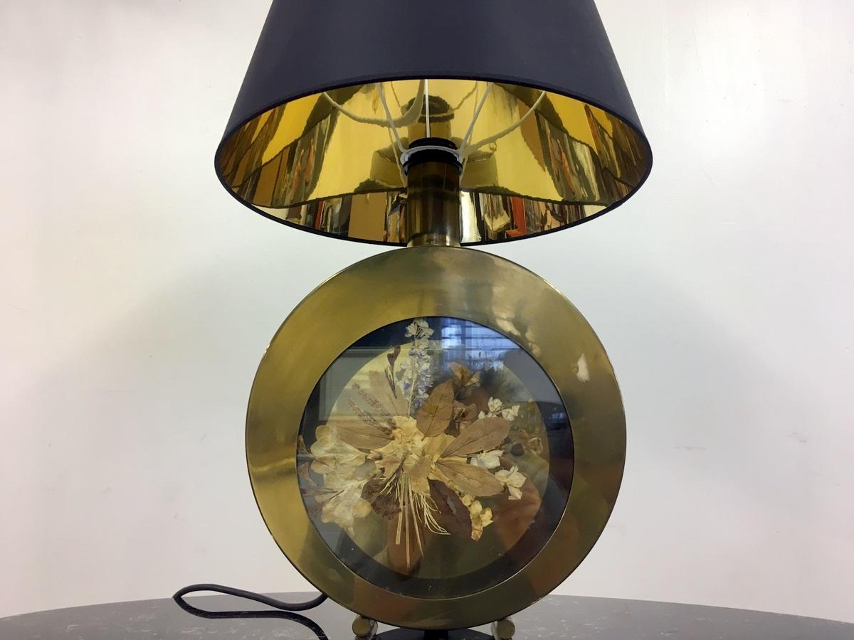 Hollywood Regency Vintage 1970s Italian Brass Table Lamp with Flowers For Sale