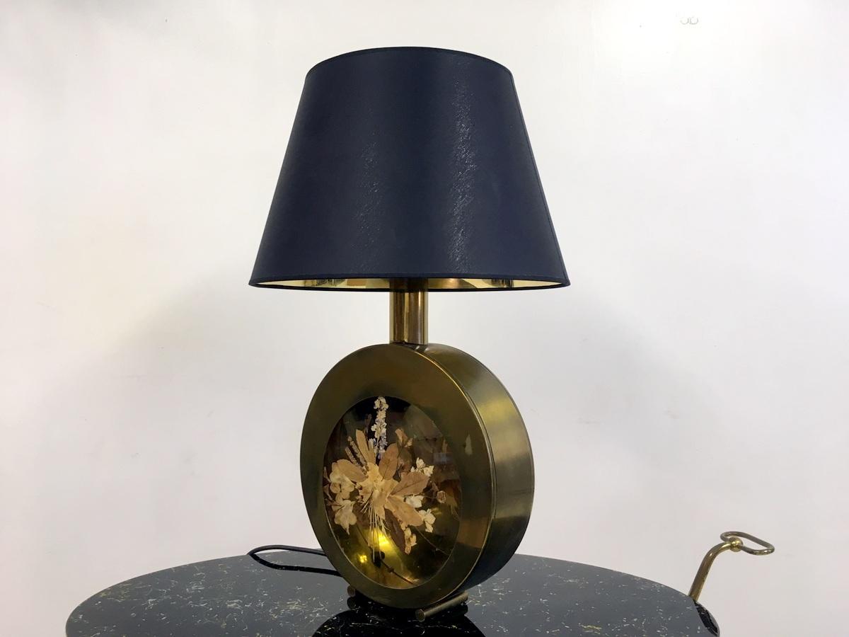 Vintage 1970s Italian Brass Table Lamp with Flowers For Sale 1