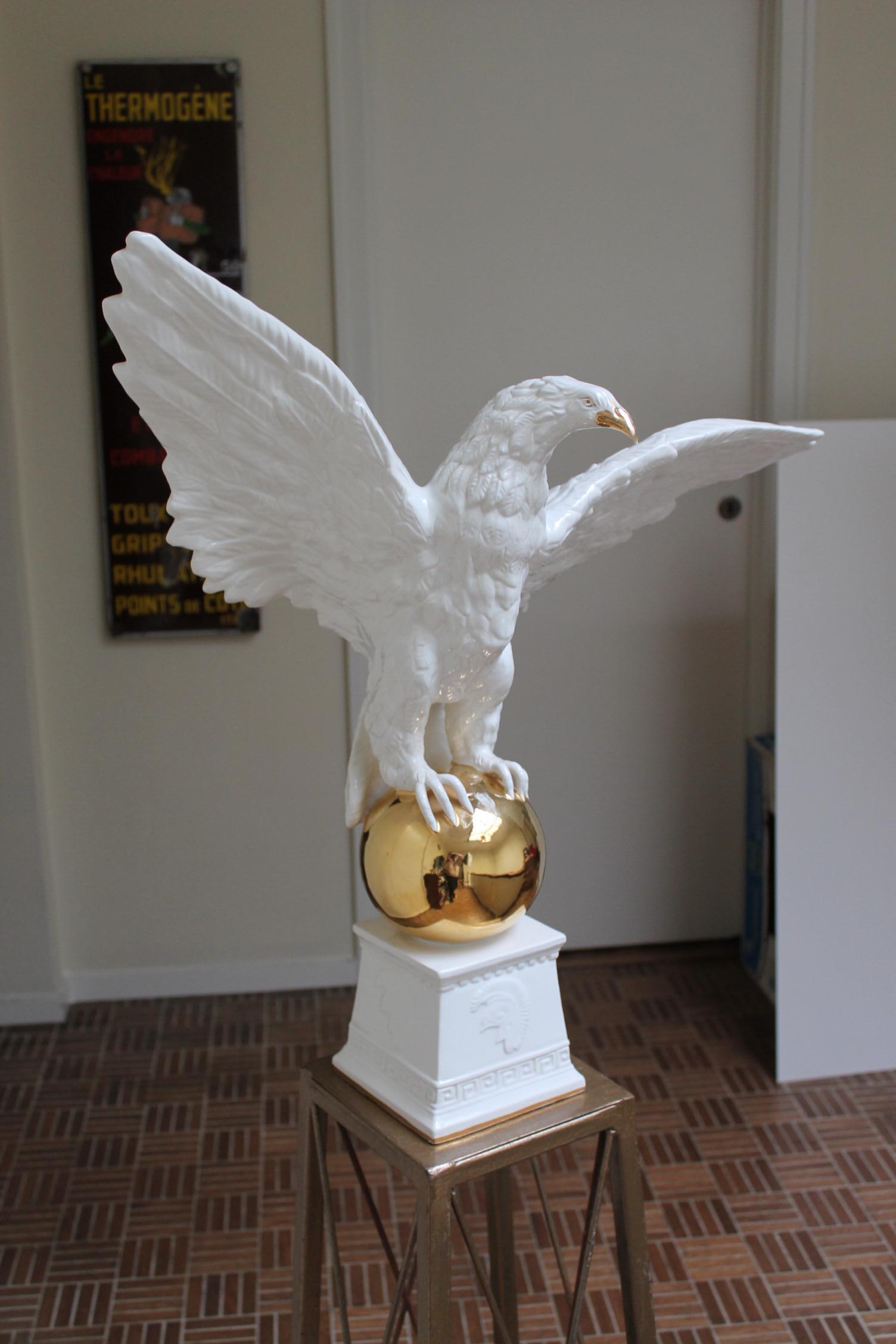 Italian White Ceramic Eagle Statue with Wings Spread, 1970s In Good Condition In Antwerp, BE