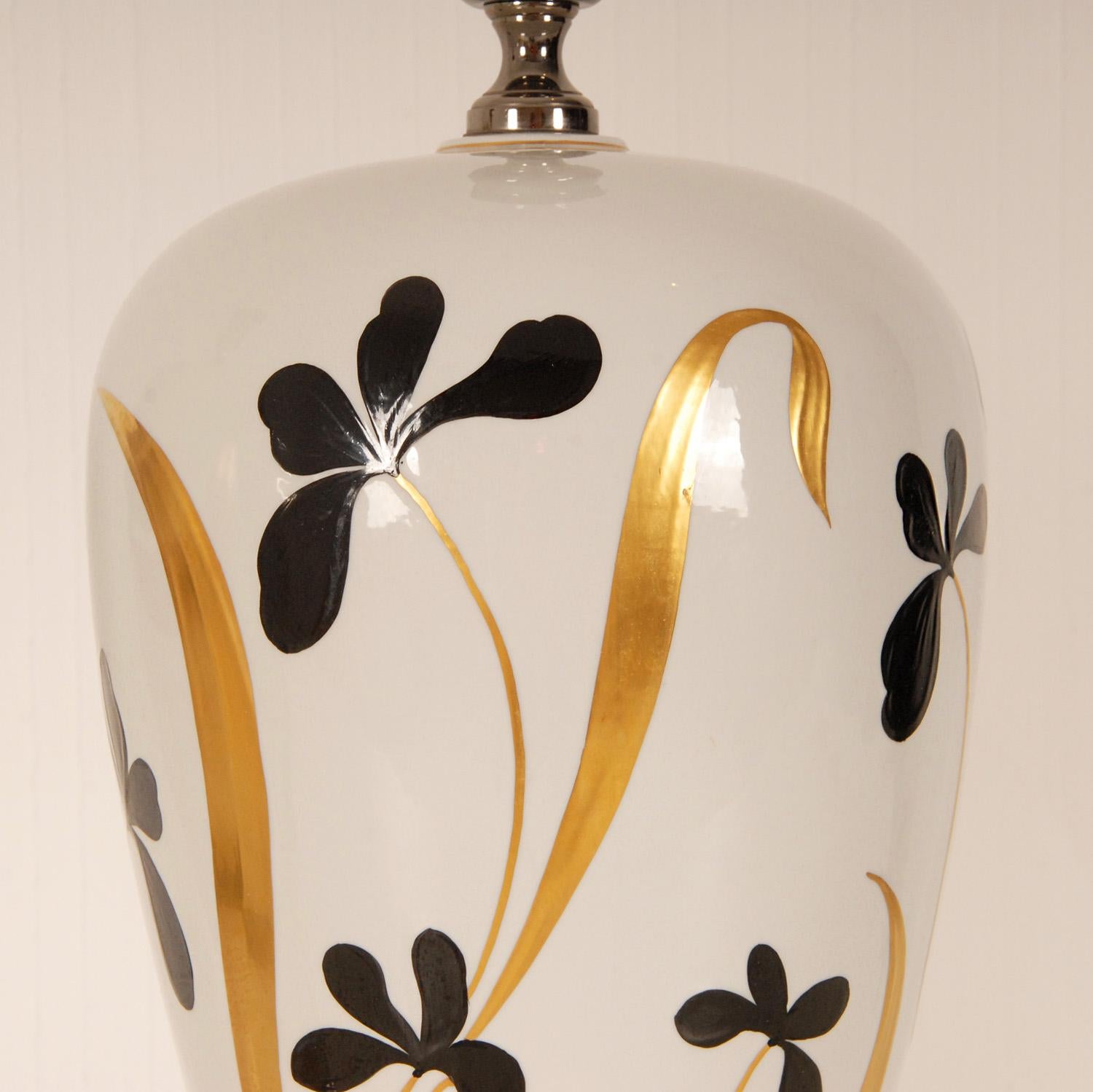 Vintage Italian Ceramic Porcelain Vase Table lamps
Material: Ceramic, Porcelain, fabric
Style: Vintage, Modernist, Oriental, Italian, Modern, Mid Century
Design: Italy Manifacture Artistica
Technique: Hand crafted and painted
Color: White, black,