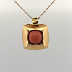 Pendentif en or jaune 18k et corail italien vintage des années 1970