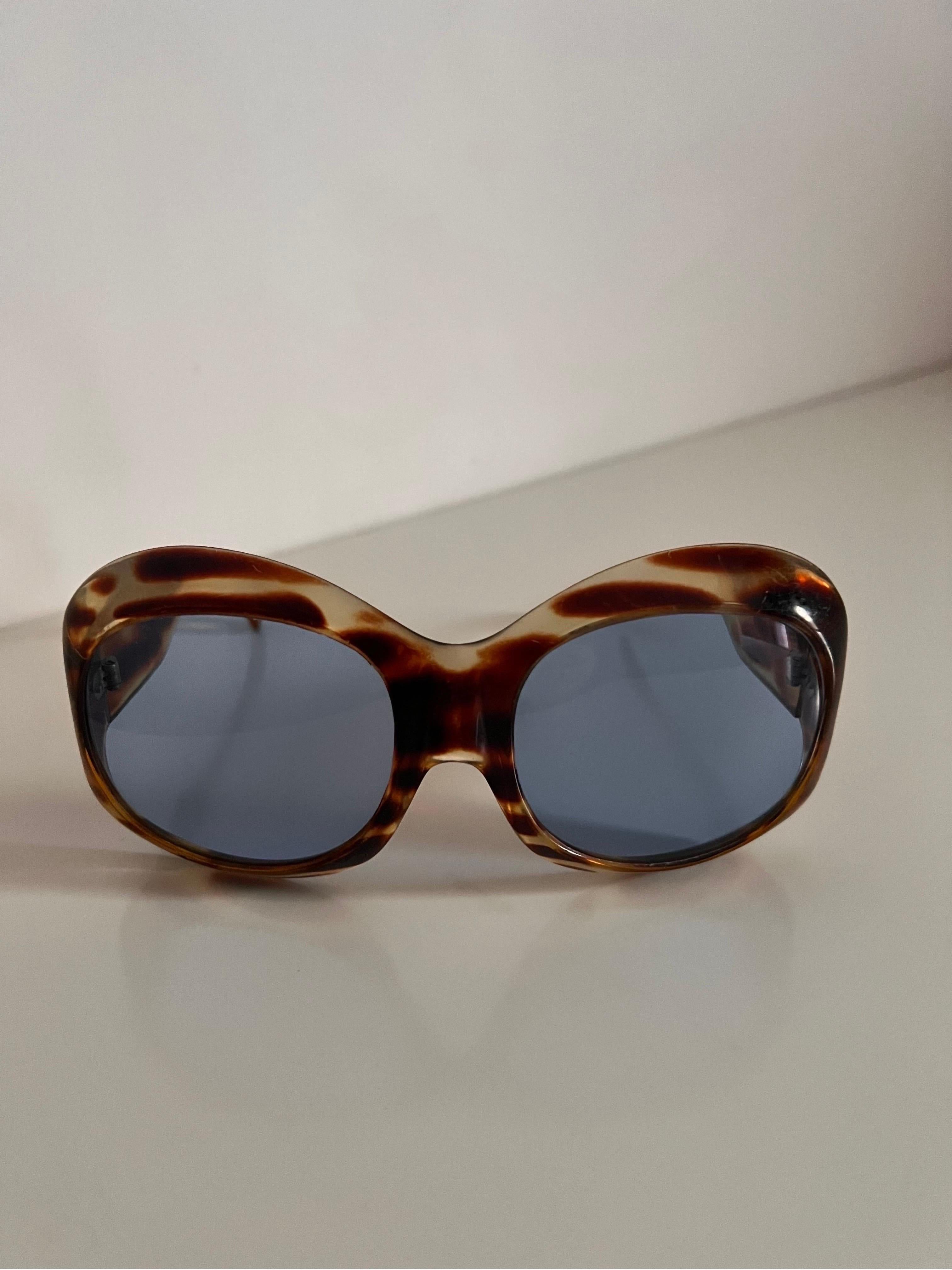 Women's or Men's Vintage 1970’s Italian faux tortoiseshell oversized sunglasses with blue lenses
