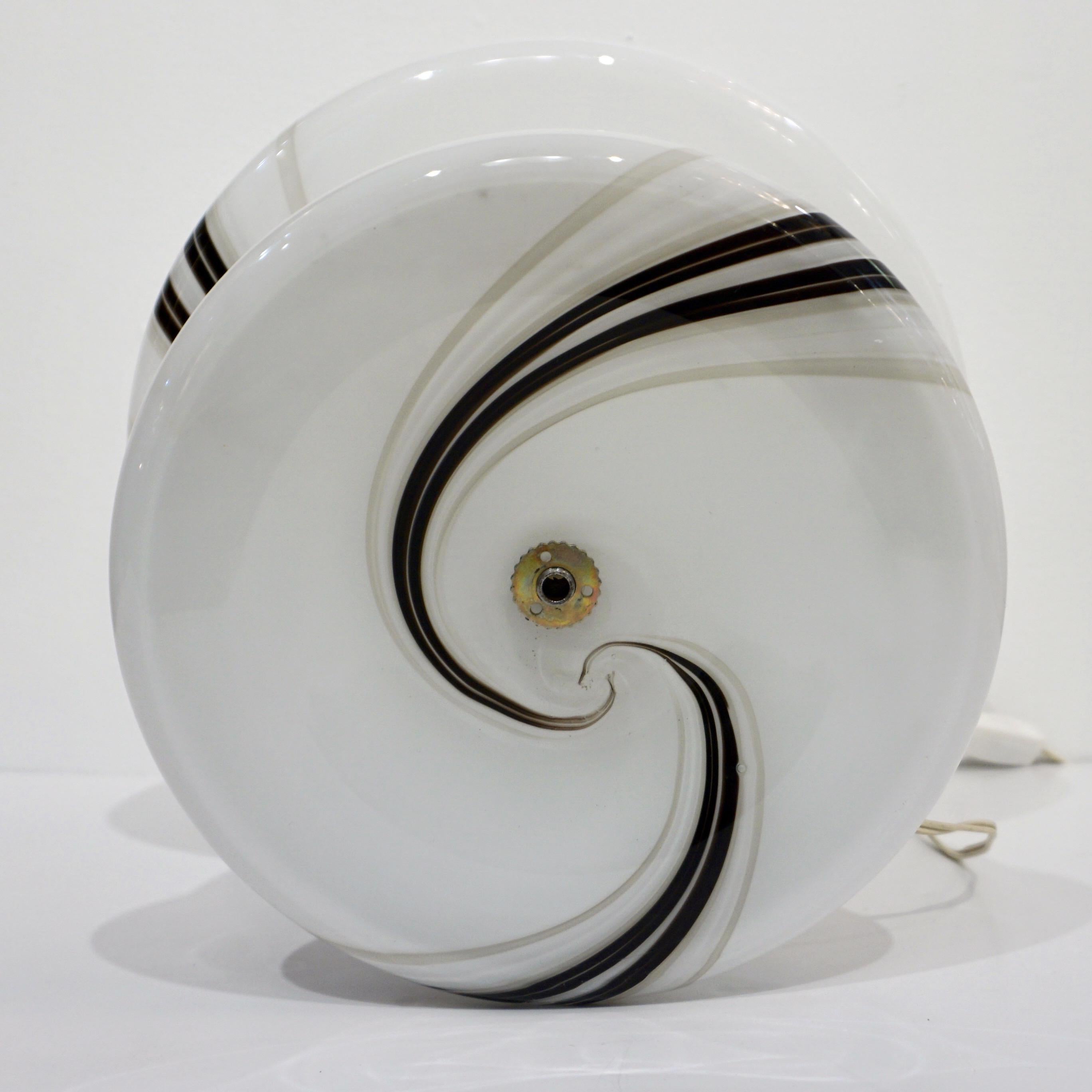 Vintage 1970s Italian Large White Lamp with Black Murrine Attributed to Vistosi For Sale 8